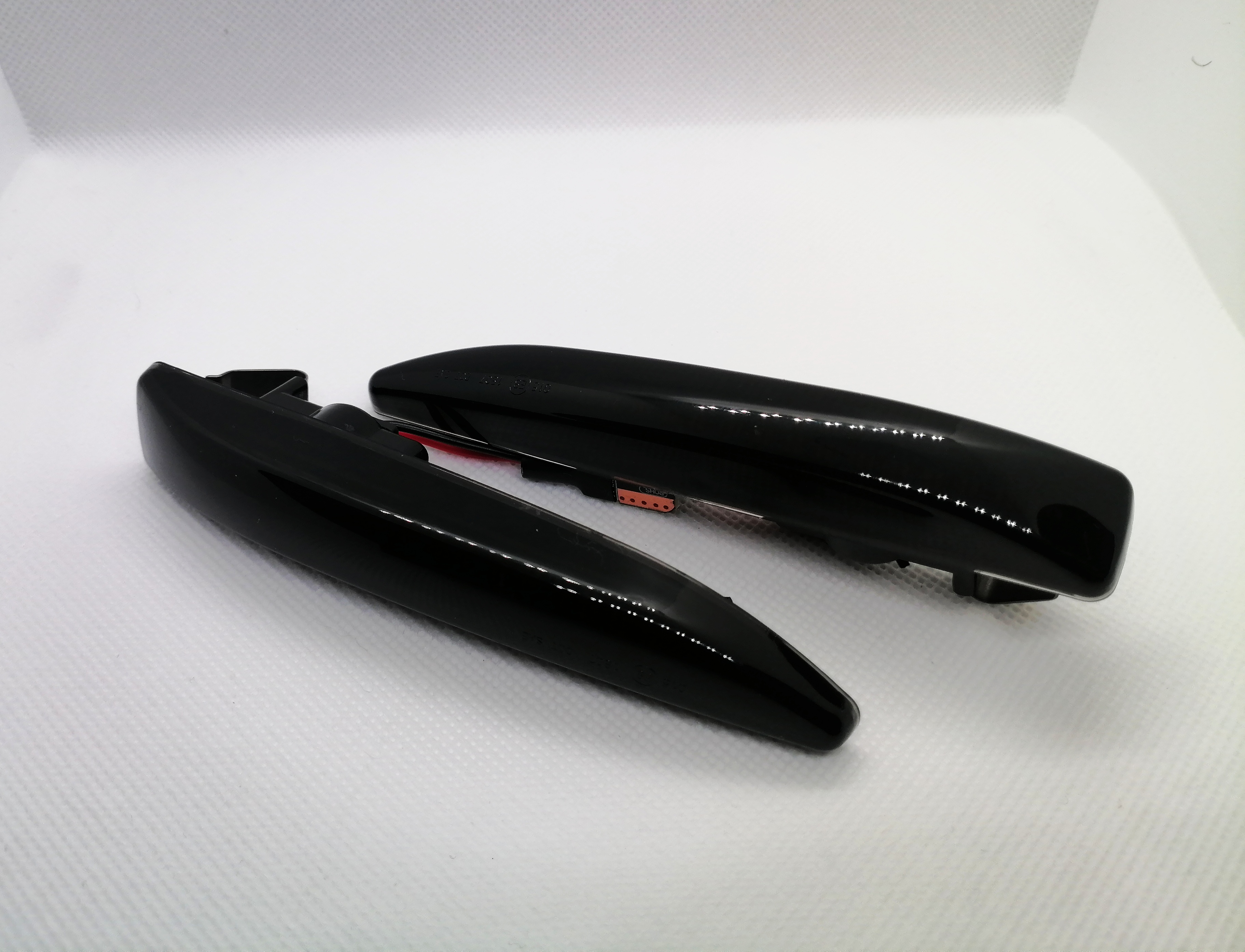 LED tamsinti dinaminiai posūkiai (E65, E66)