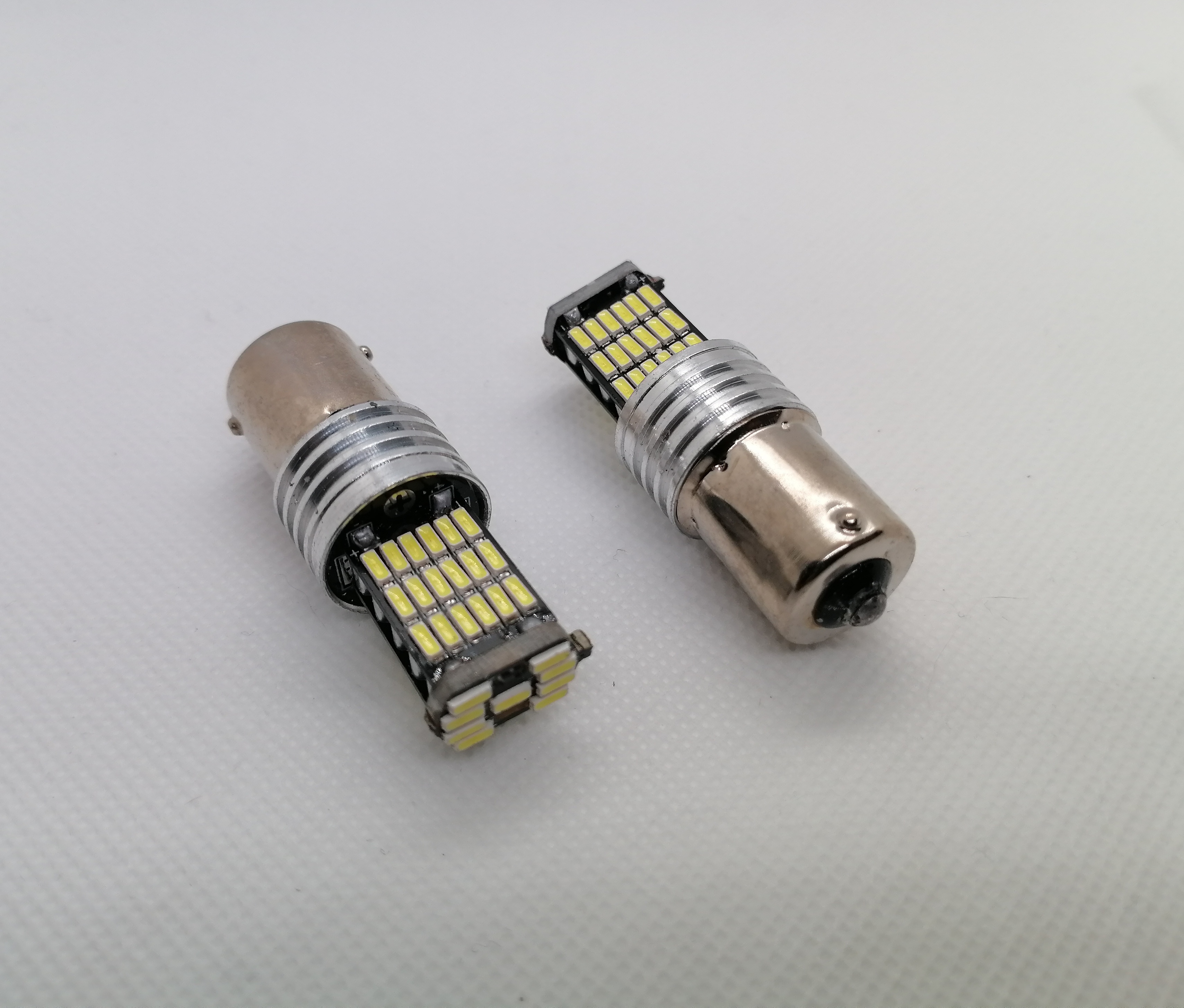 Atbulinės eigos LED lemputės (BA15S P21W 1156)