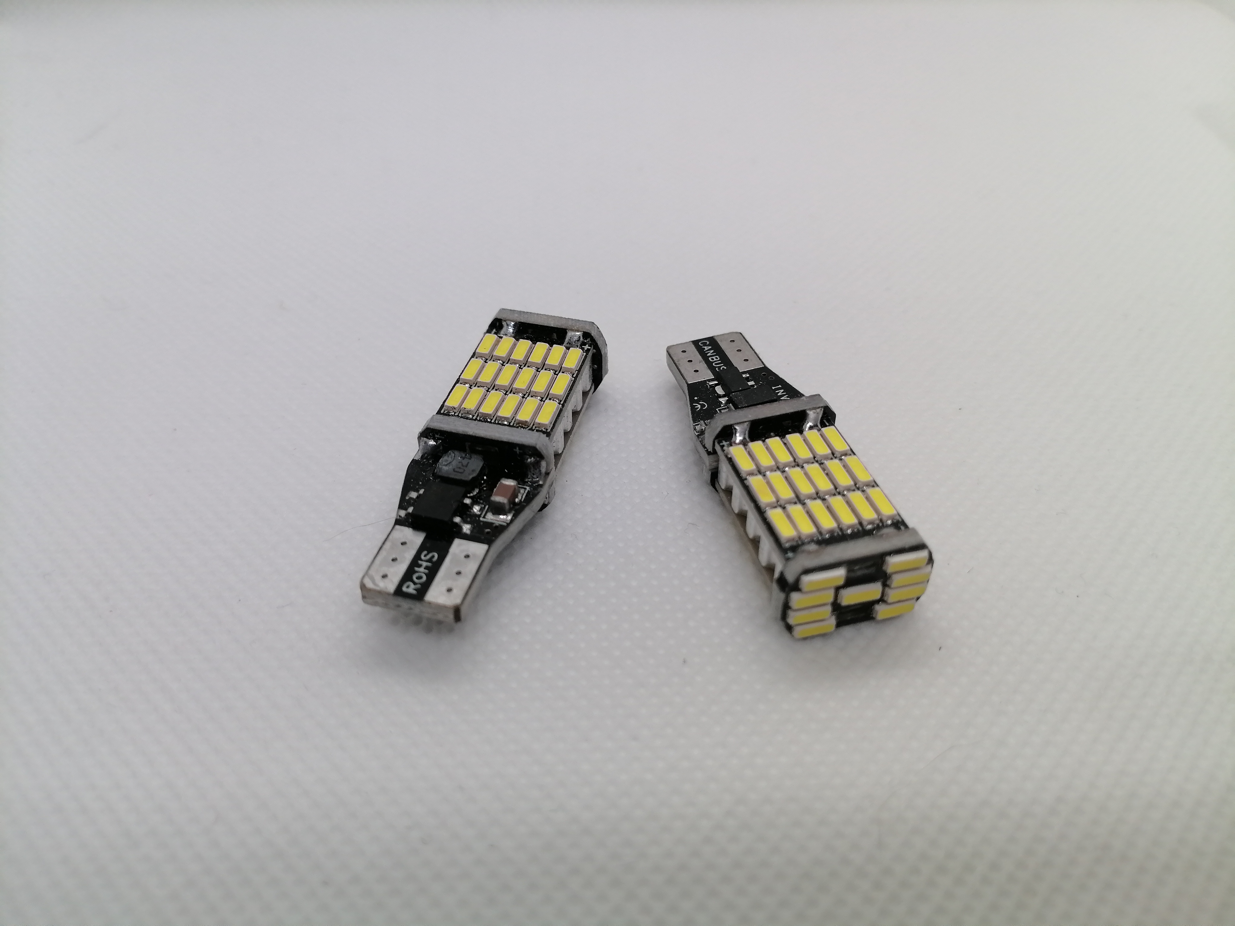 Atbulinės eigos LED lemputės (T15)