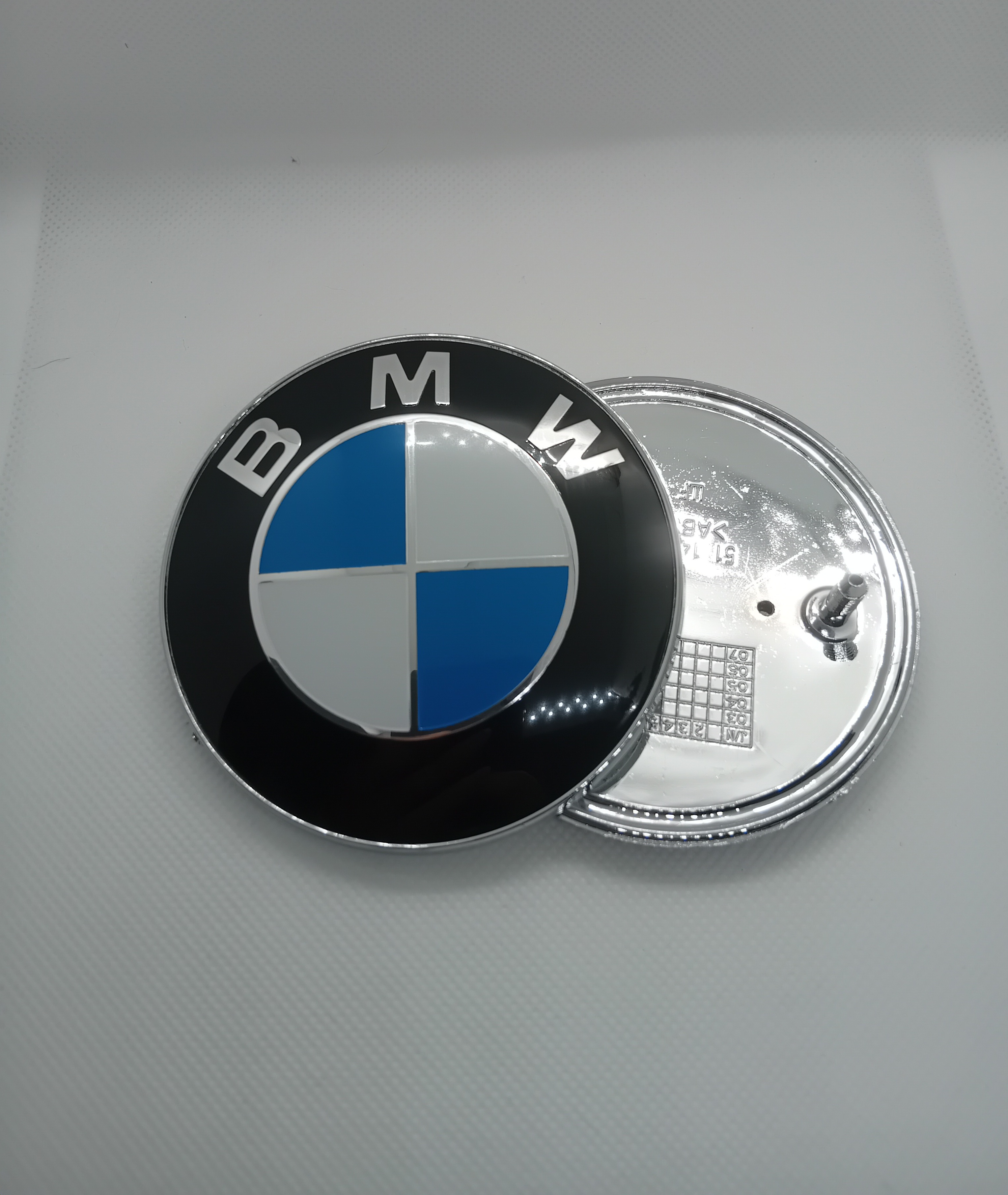 BMW emblema (Melyna/balta) (74,78,82 mm)