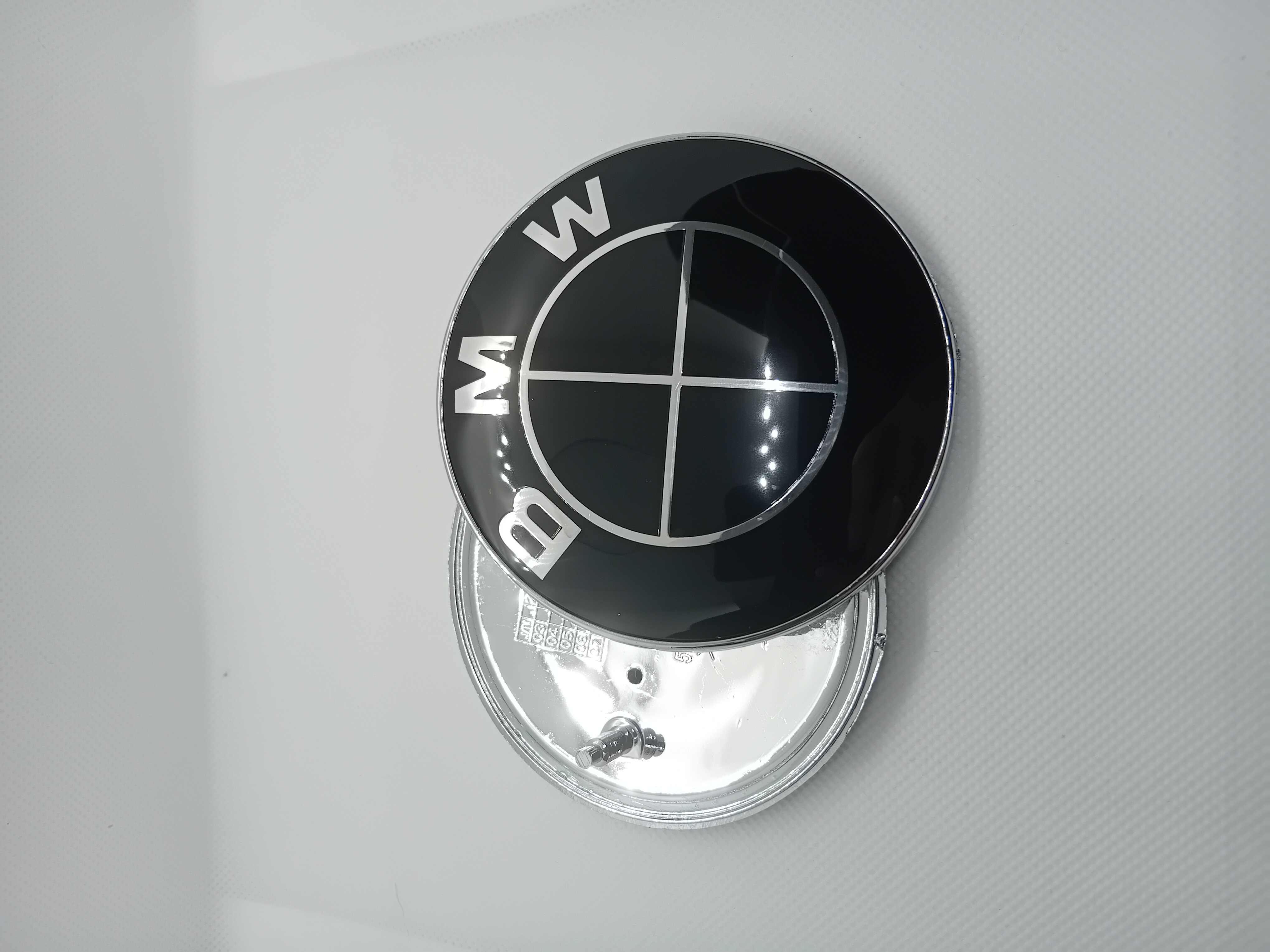 BMW emblema (Juoda/juoda) (74,78,82 mm)