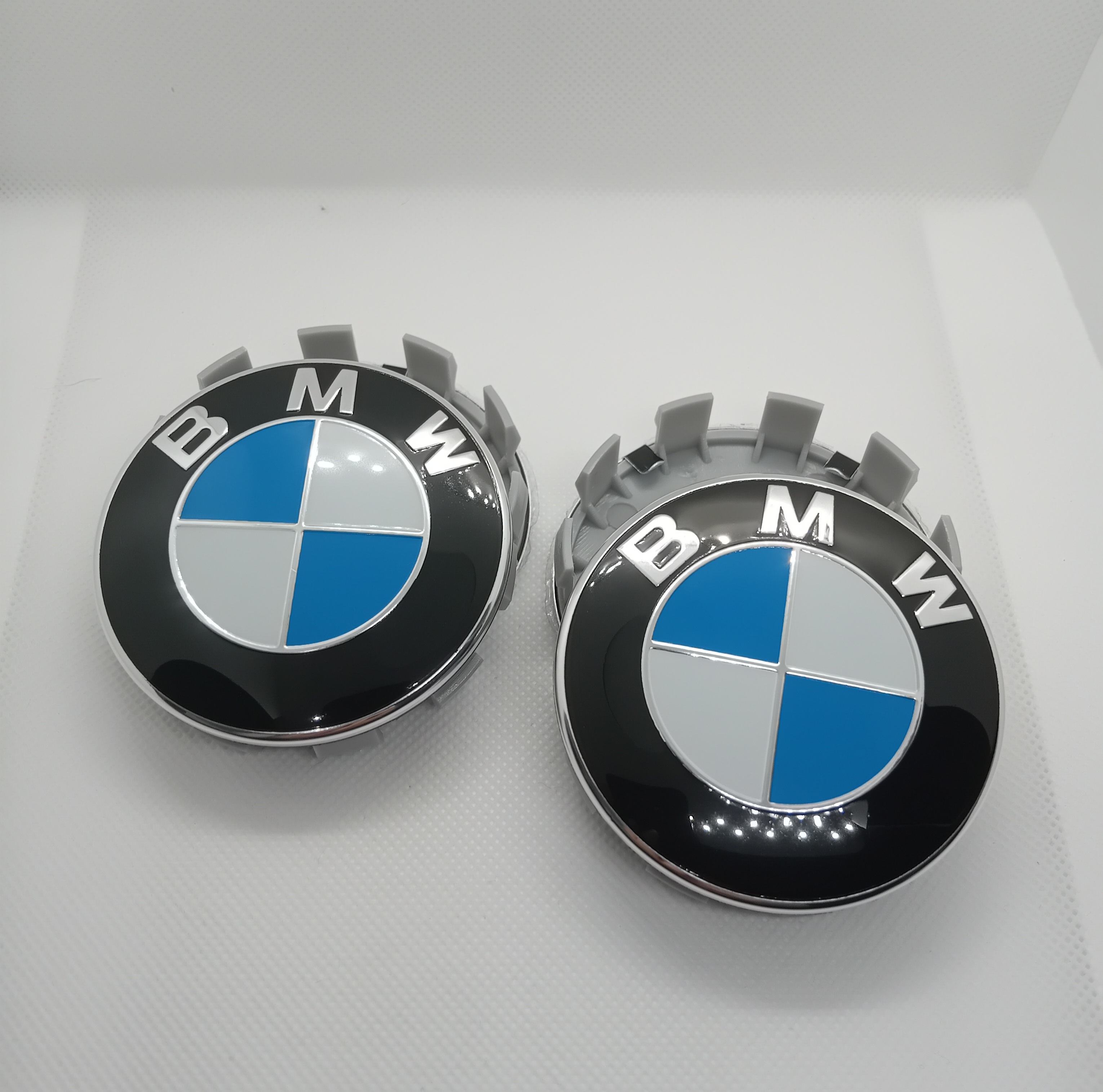 BMW ratlankių dangteliai (Melyna/balta)