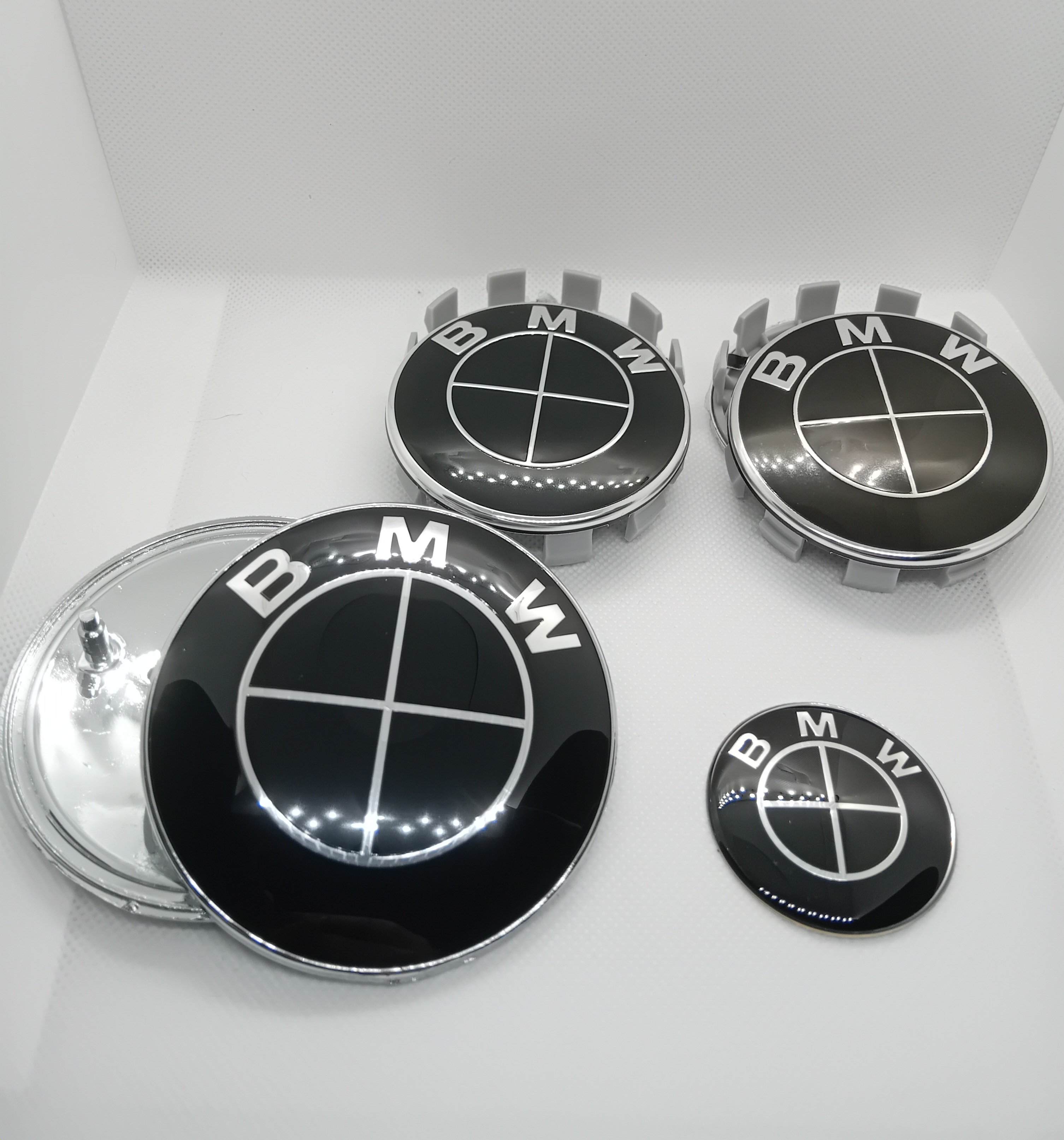 Pilnas BMW emblemu komplektas (juoda/juoda)