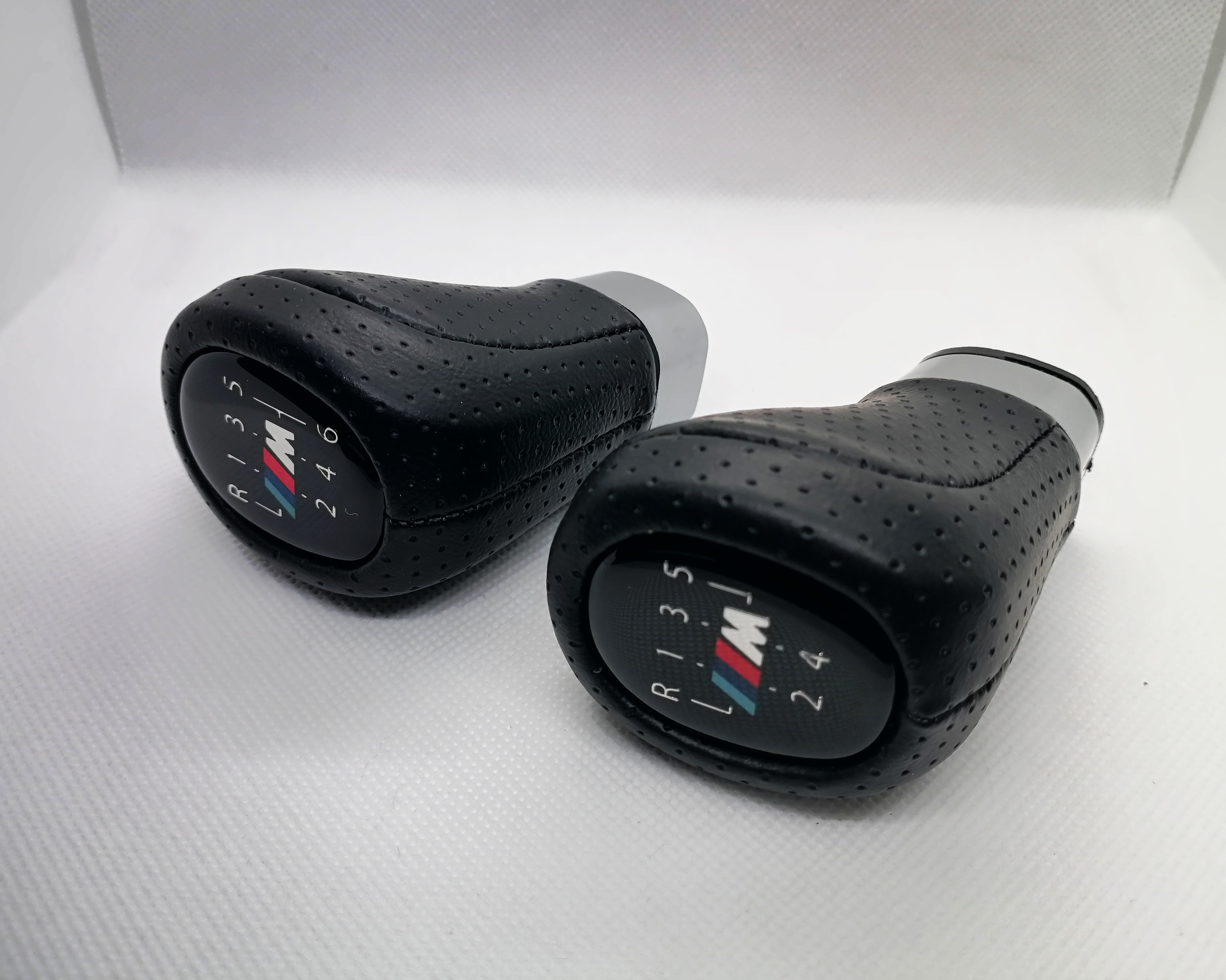 Pavarų svirties knobas su M logotipu (Perfaruotas)