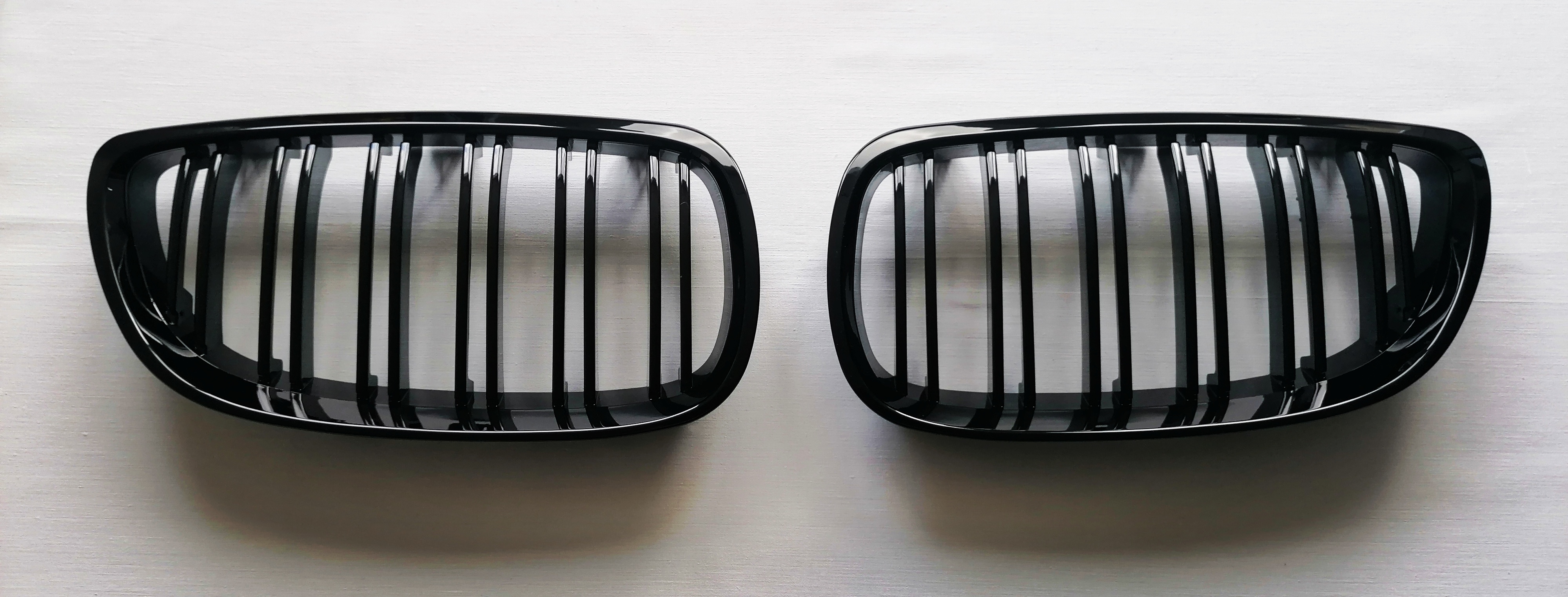 Juodos blizgios dvigubos grotelės (E92, E93 PRE LCI)