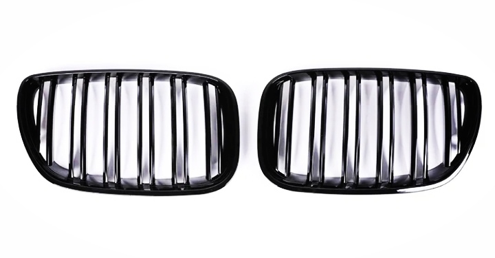 Juodos blizgios dvigubos grotelės (E53 LCI)