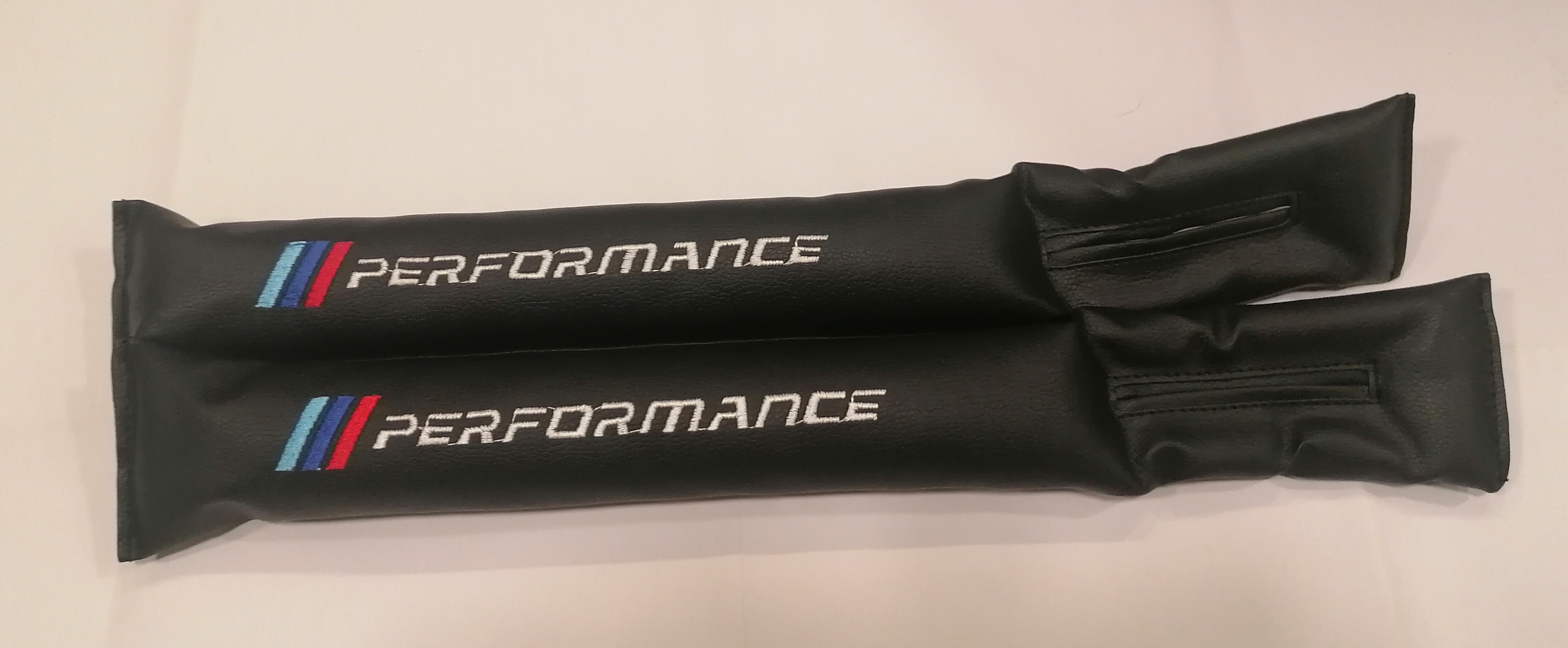 Pagalvelės tarp sedynių tarpams uždengti (M Performance)