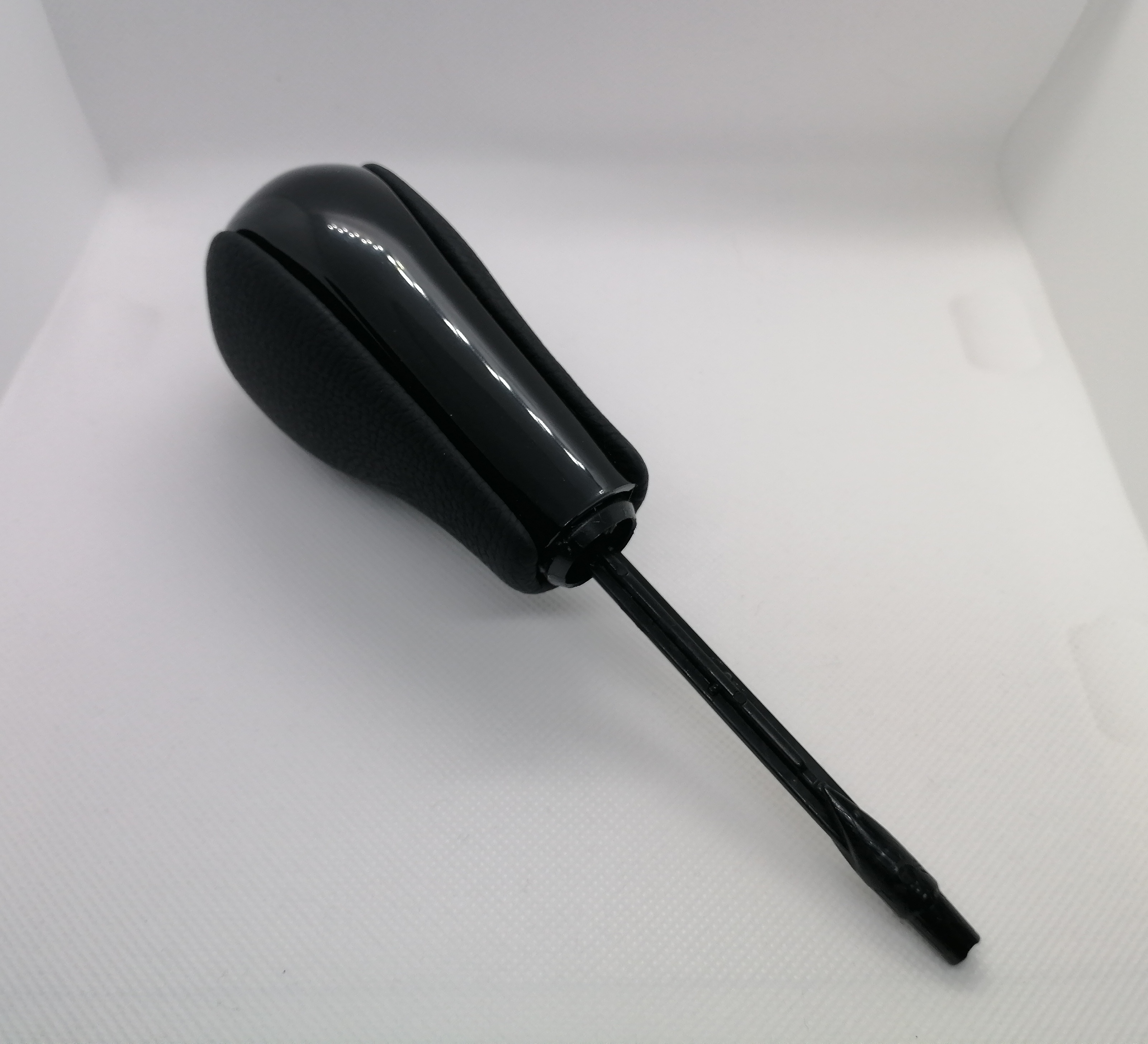 Automato pavarų svirtis