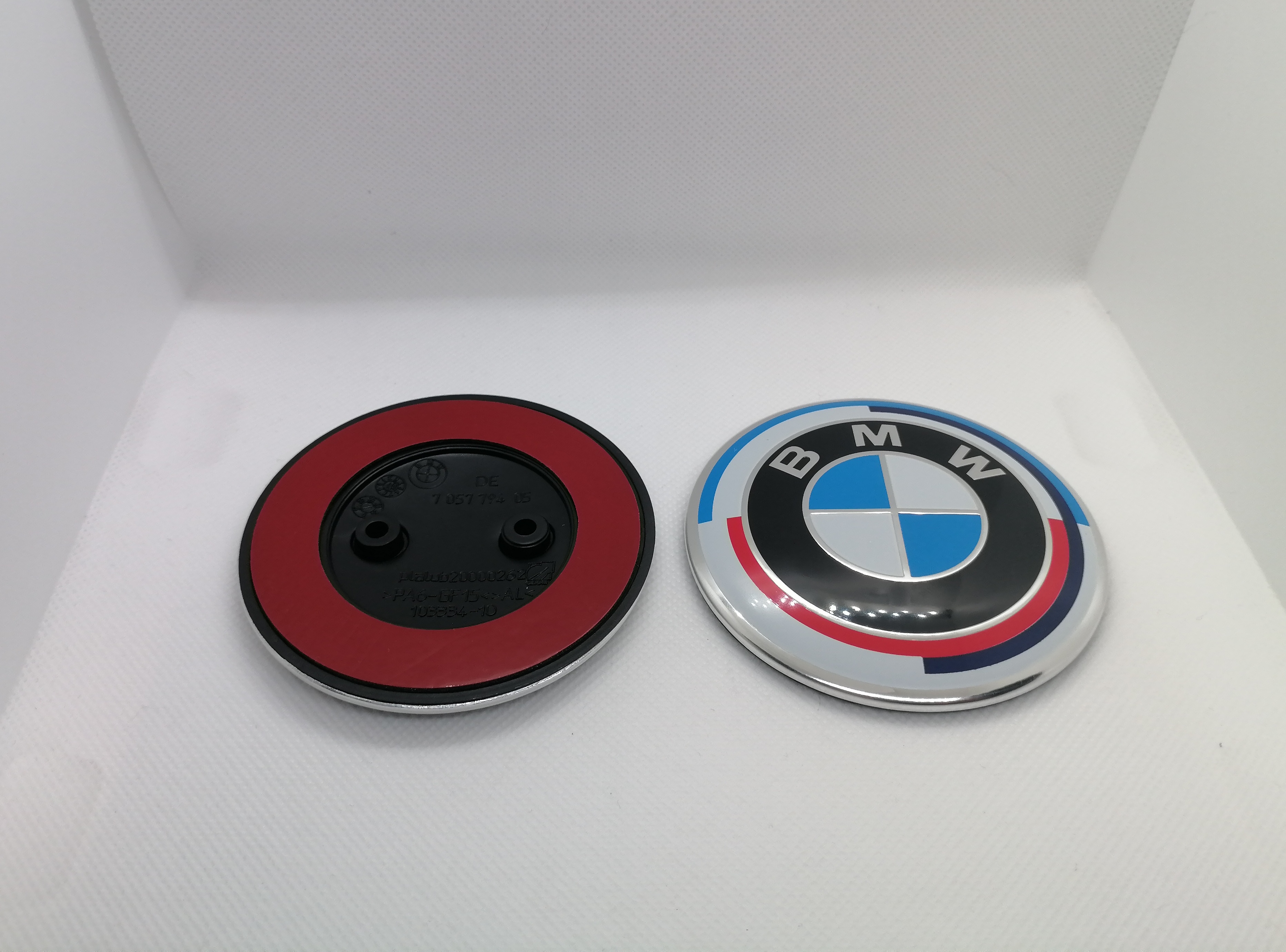 BMW emblema (50th anniversary) (F serijos 2 skylių)