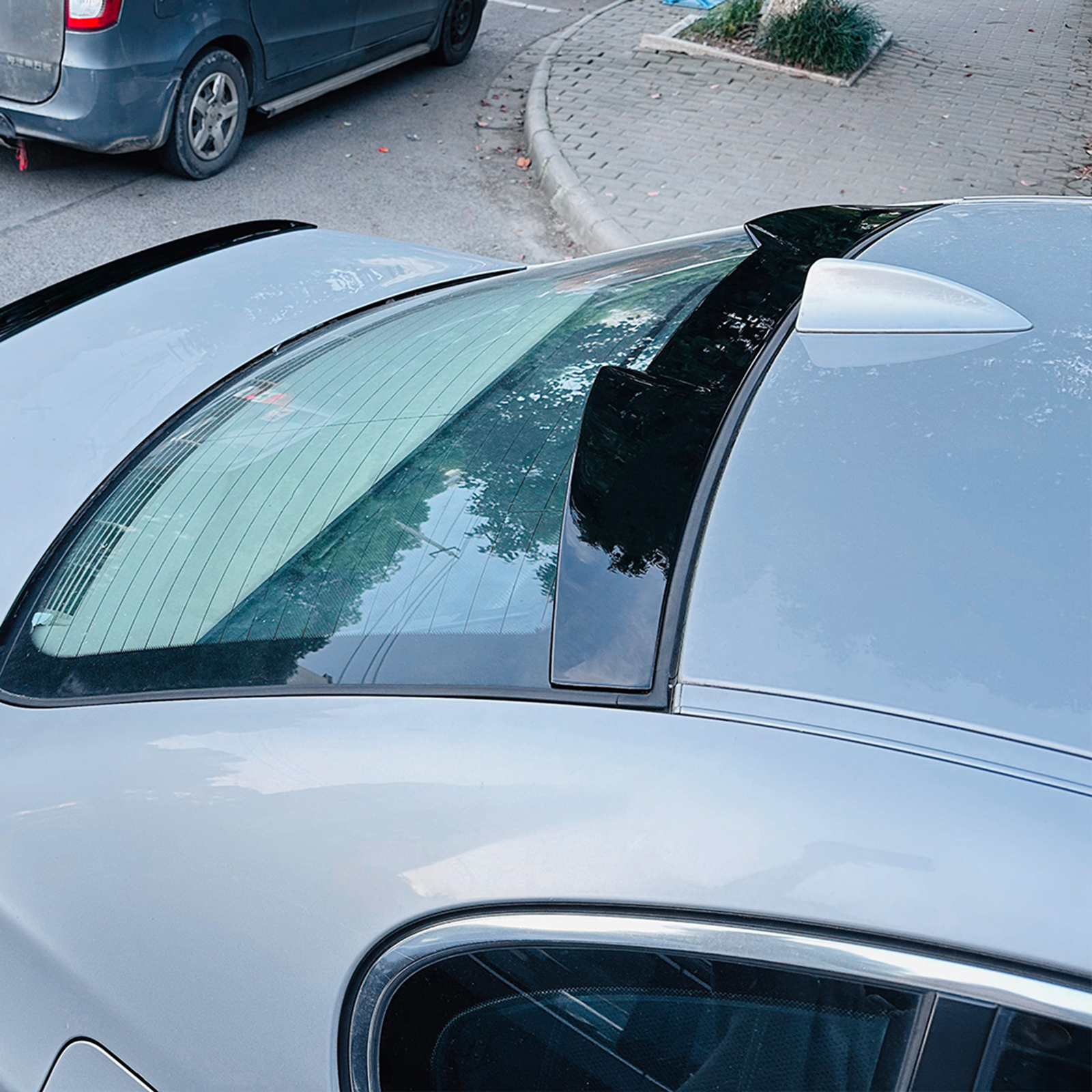 E60 galinio lango spoileris