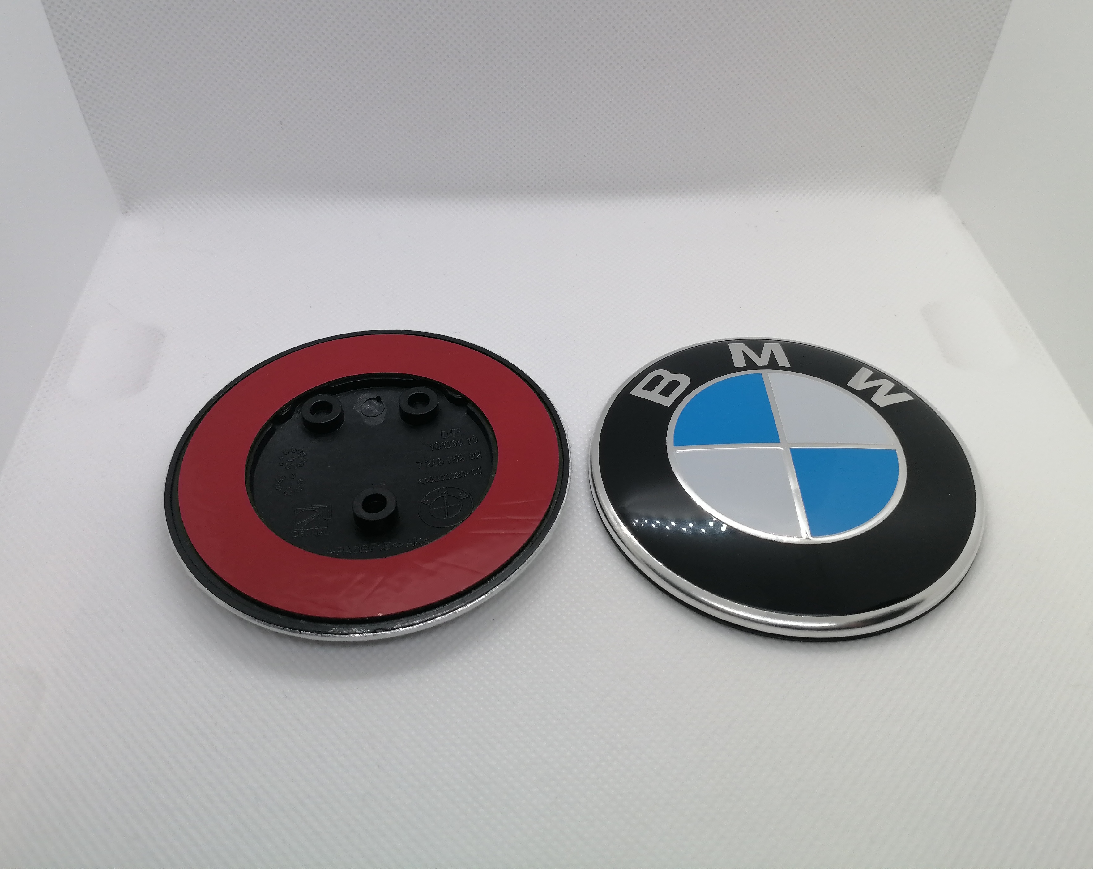 BMW emblema (Melyna/balta) (F serijos 3 skylių)