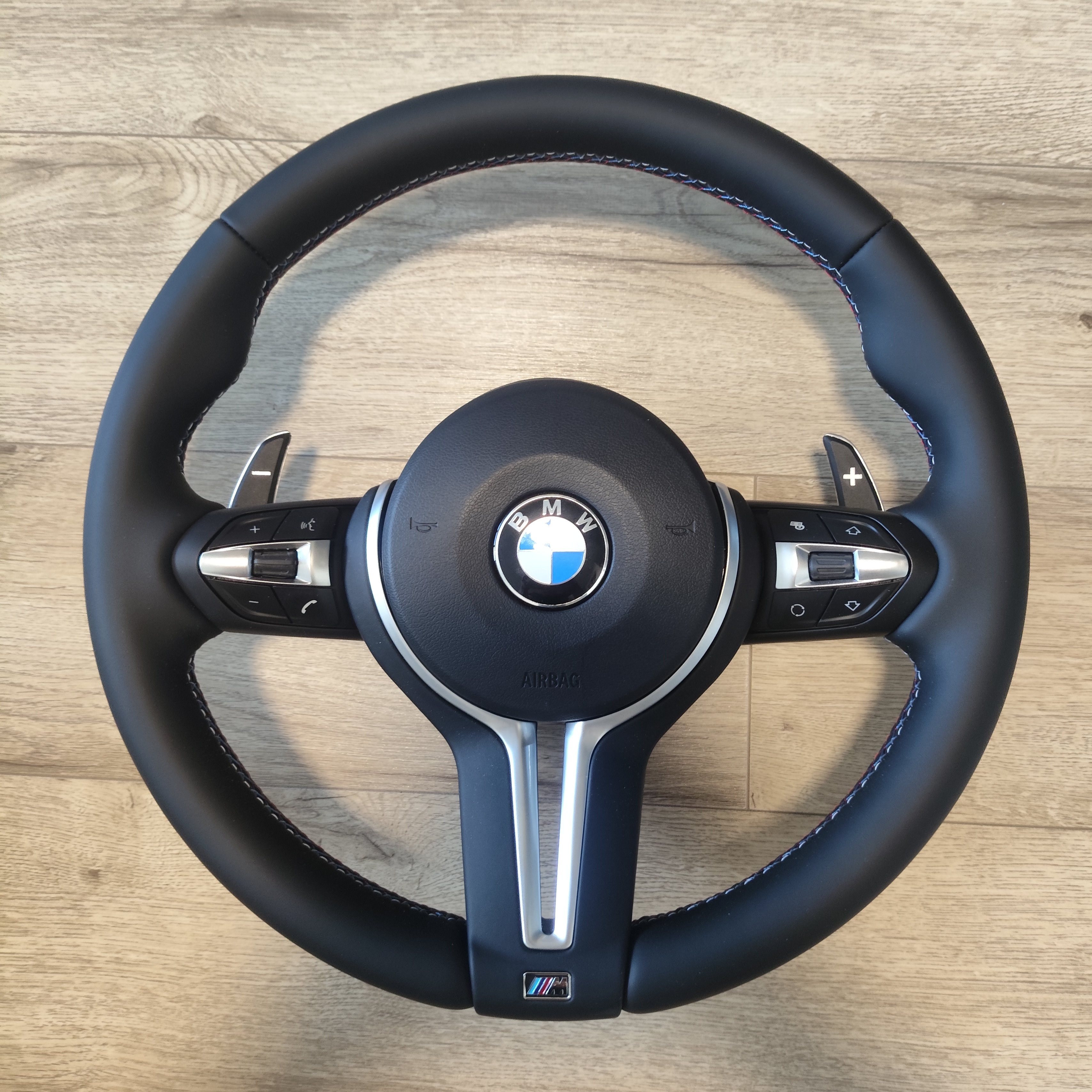 F stiliaus E serijos M vairas su oro pagalve (E7x, E8x, E9x)