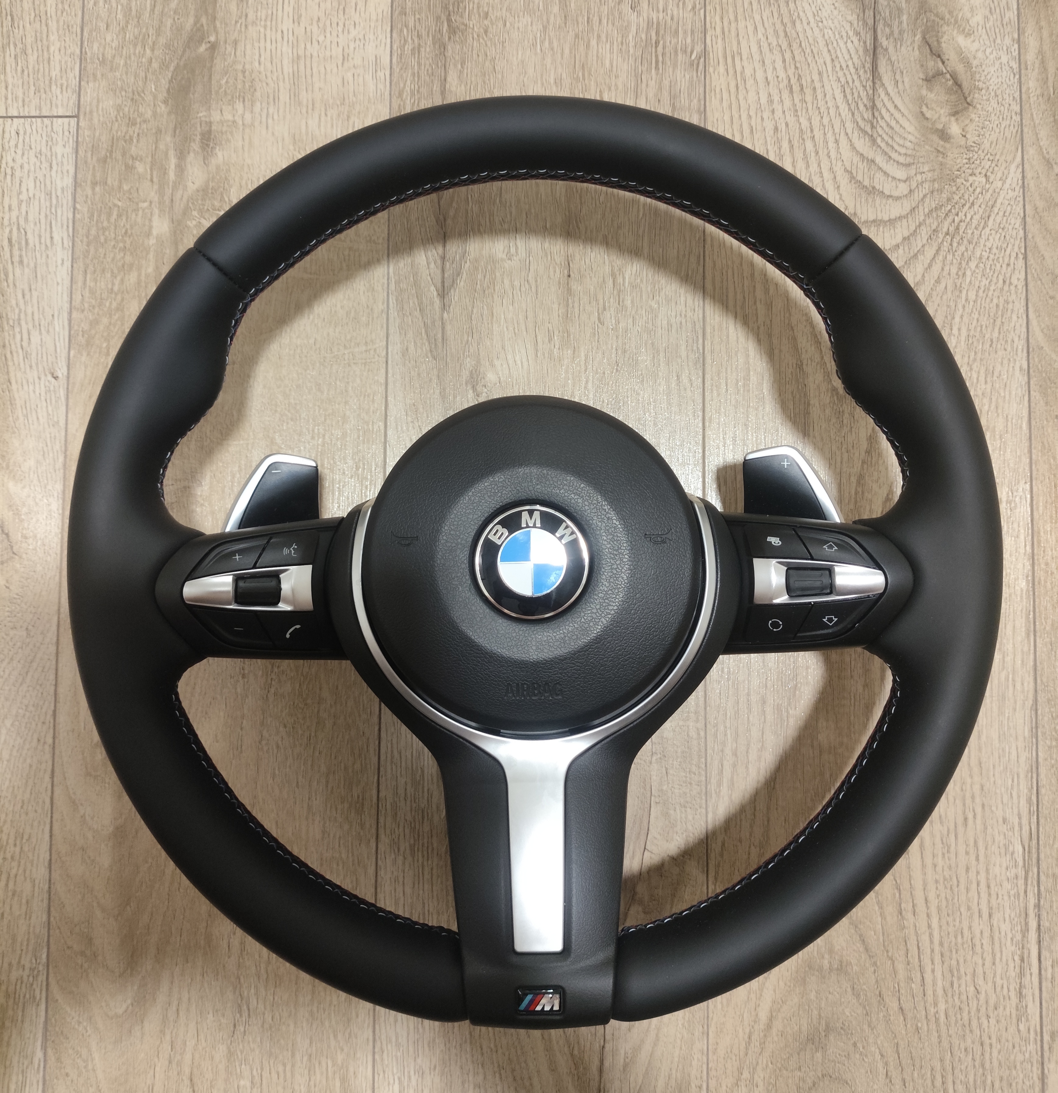 F stiliaus E serijos M vairas su oro pagalve (E7x, E8x, E9x)