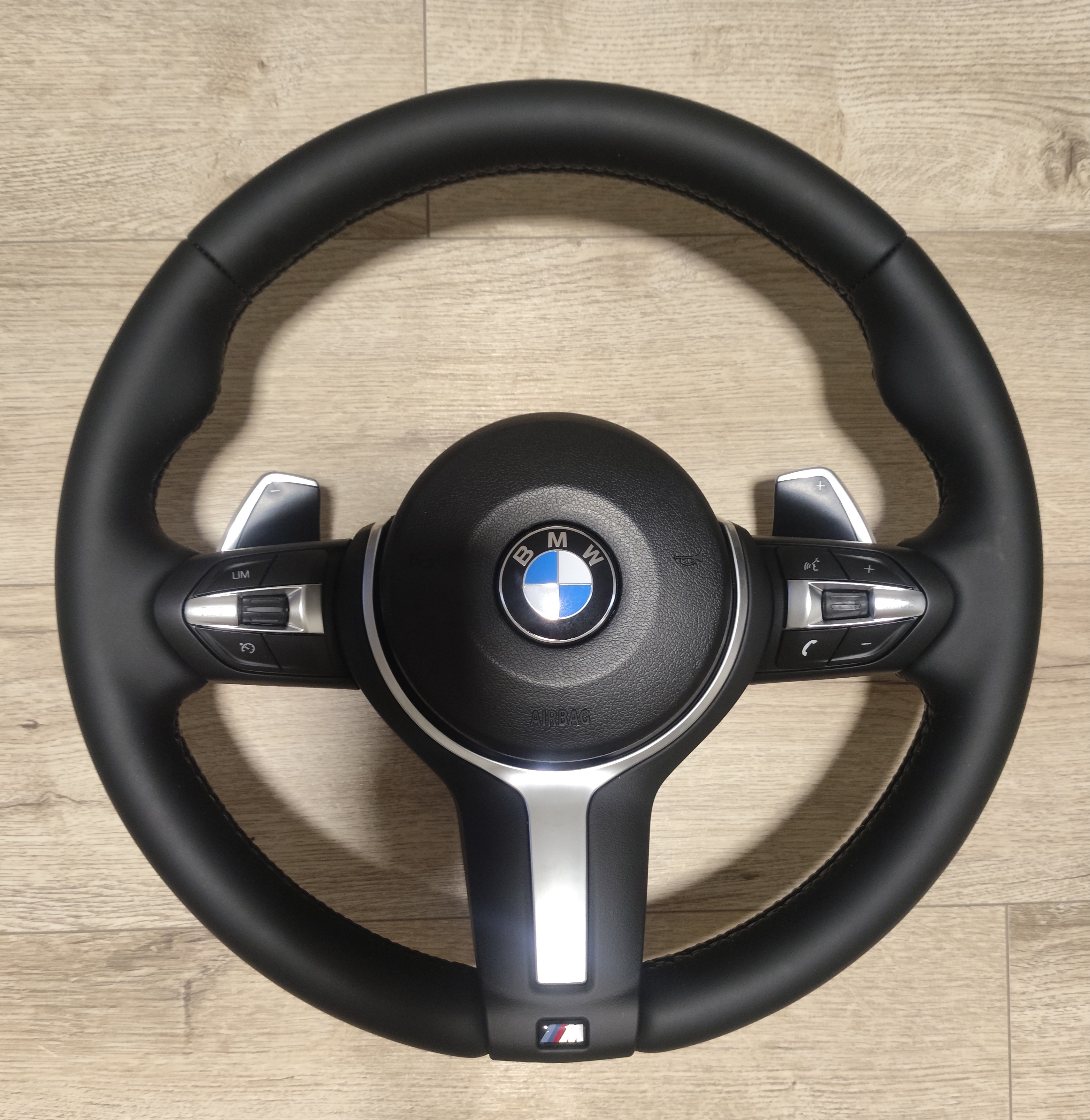 VIBRO F serijos M vairas su oro pagalve (Juodos siūlės) (F01, F06, F07, F10)