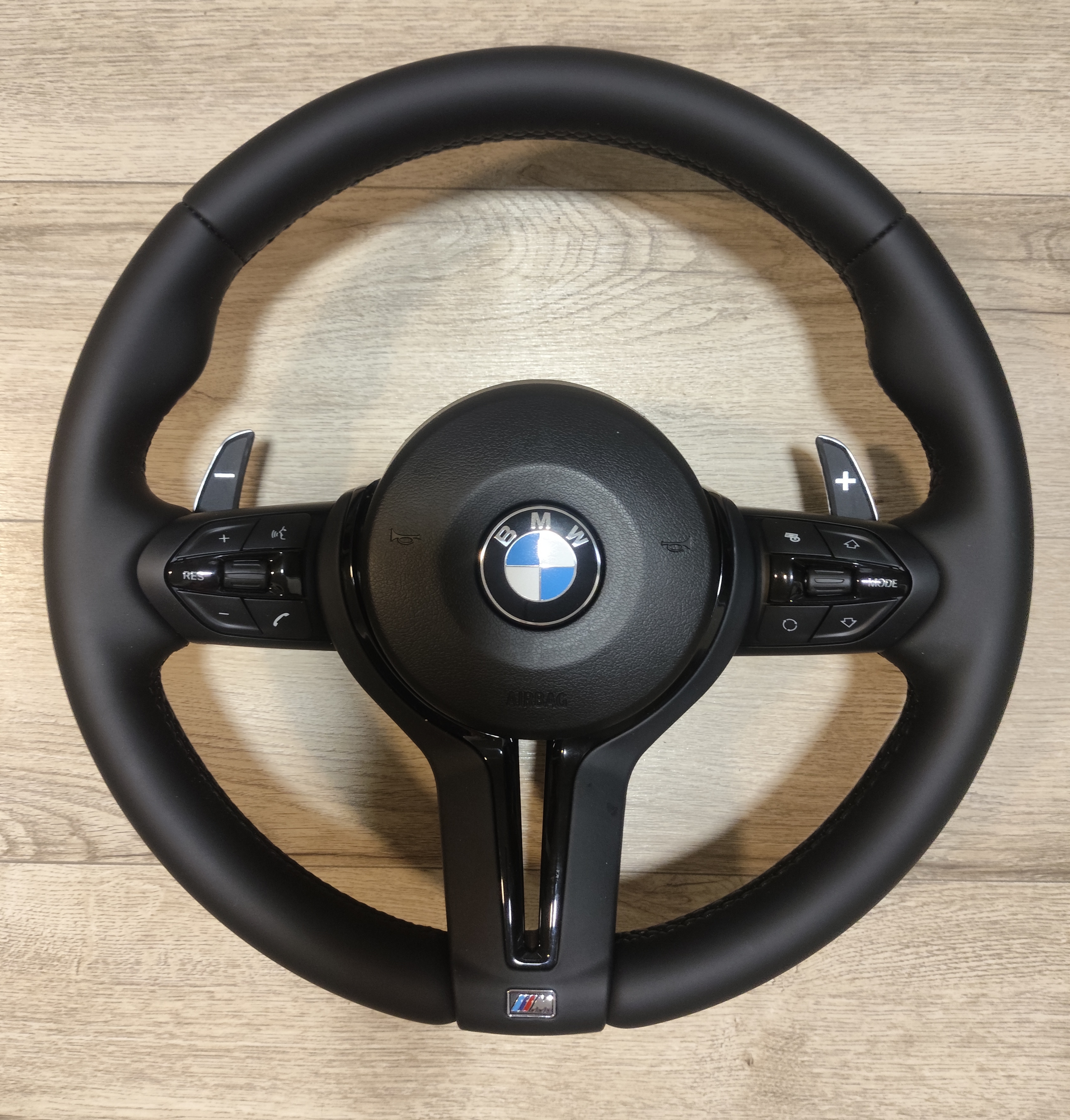 F stiliaus E serijos M vairas su oro pagalve (Juodos siūlės) (E7x, E8x, E9x)