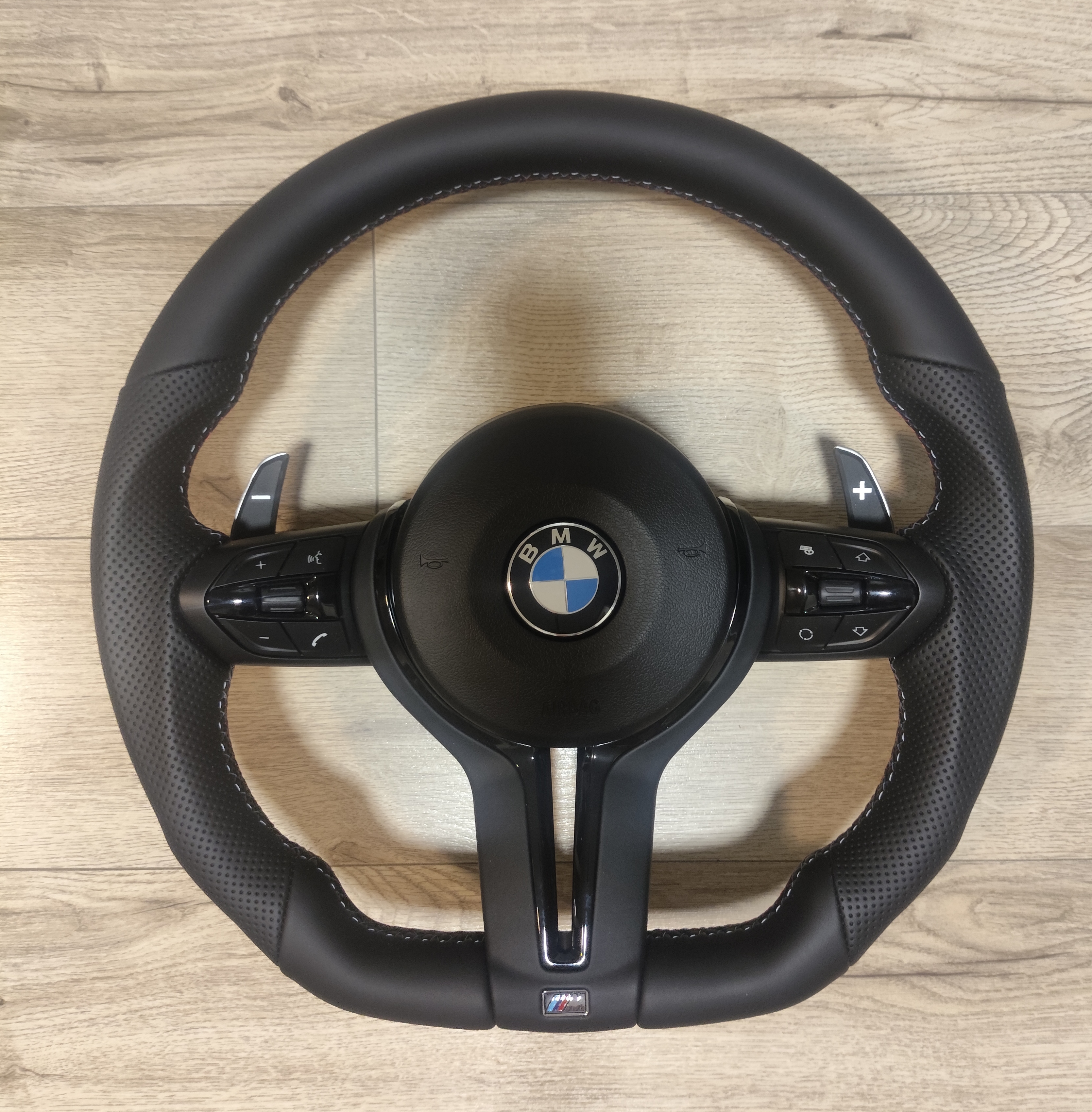 F stiliaus kirstas E serijos M vairas su oro pagalve (E7x, E8x, E9x)