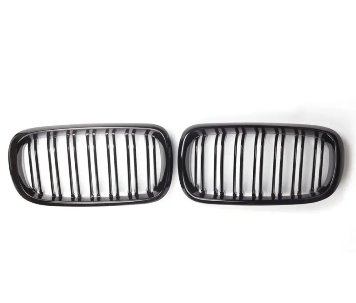 Juodos blizgios dvigubos grotelės (F15, F16)