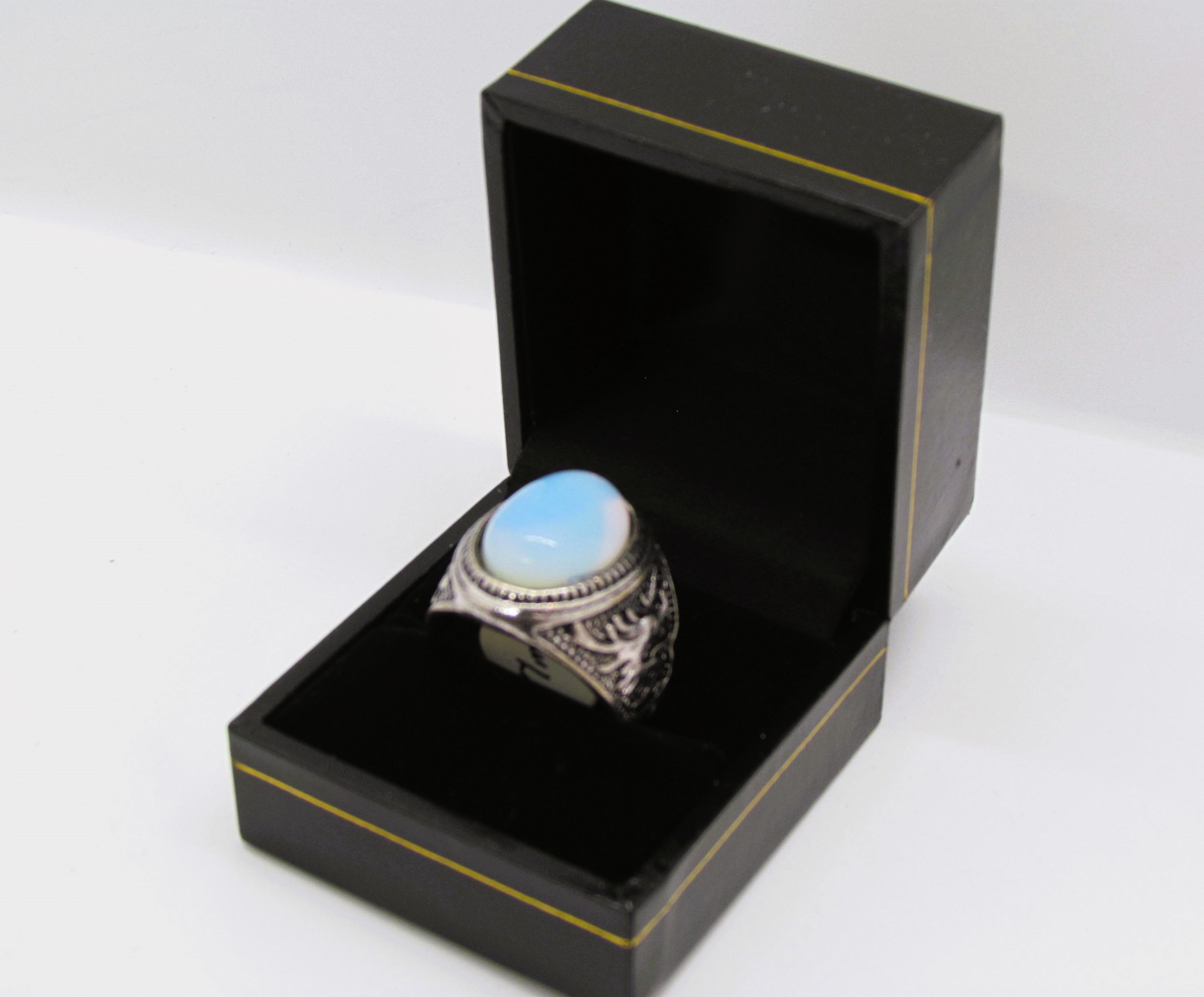 Glowing 16 Carat Natural Rainbow Moonstone Ring. 