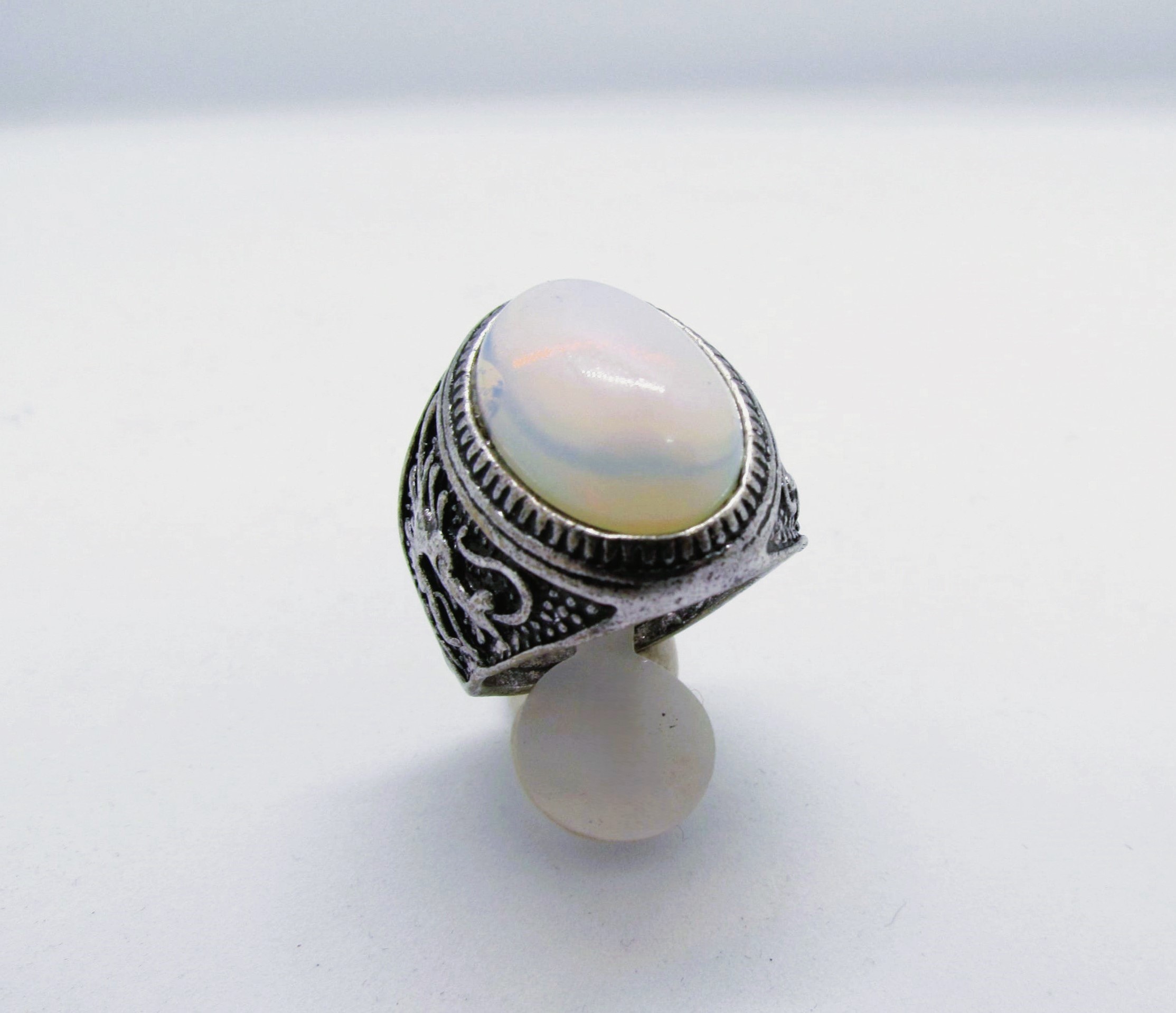 Glowing 16 Carat Natural Rainbow Moonstone Ring. 