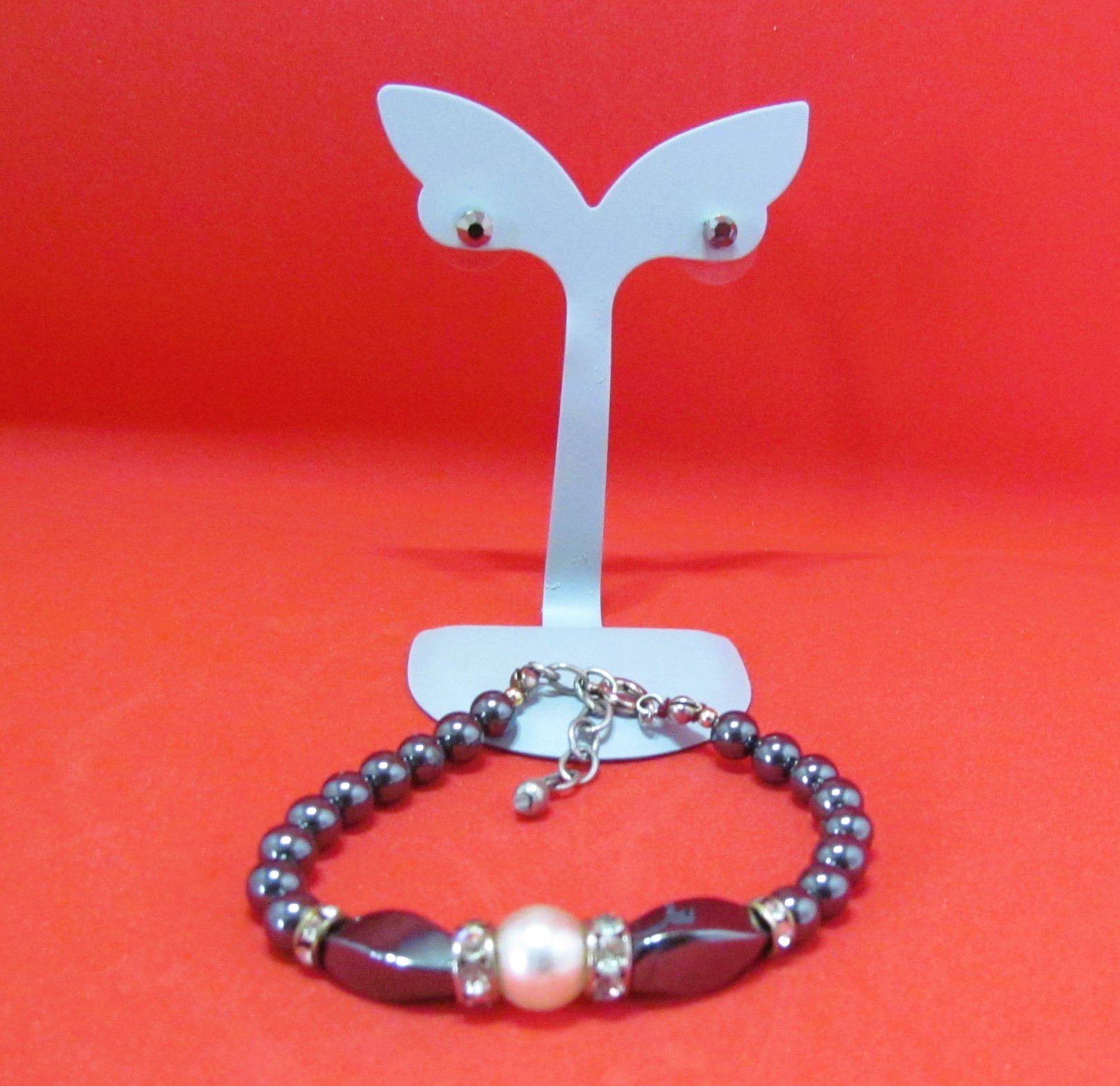 True Shining Hematite and Pearl Bracelet with Free Earrings.