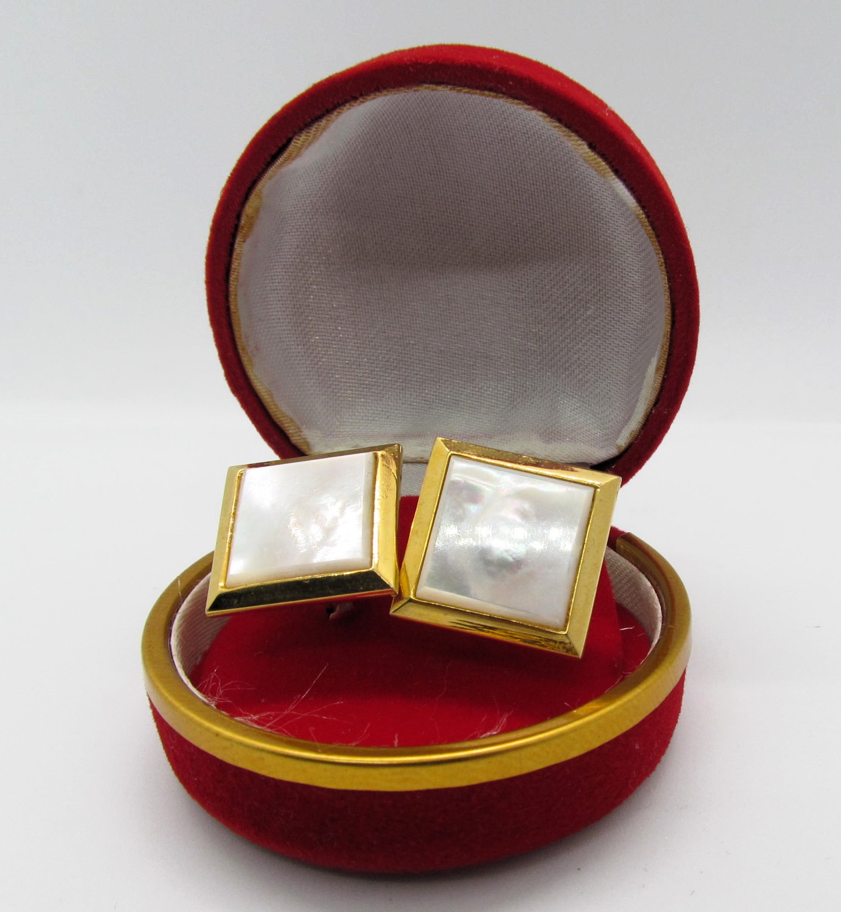 Strikng Mother of Pearl Gold Cufflinks.