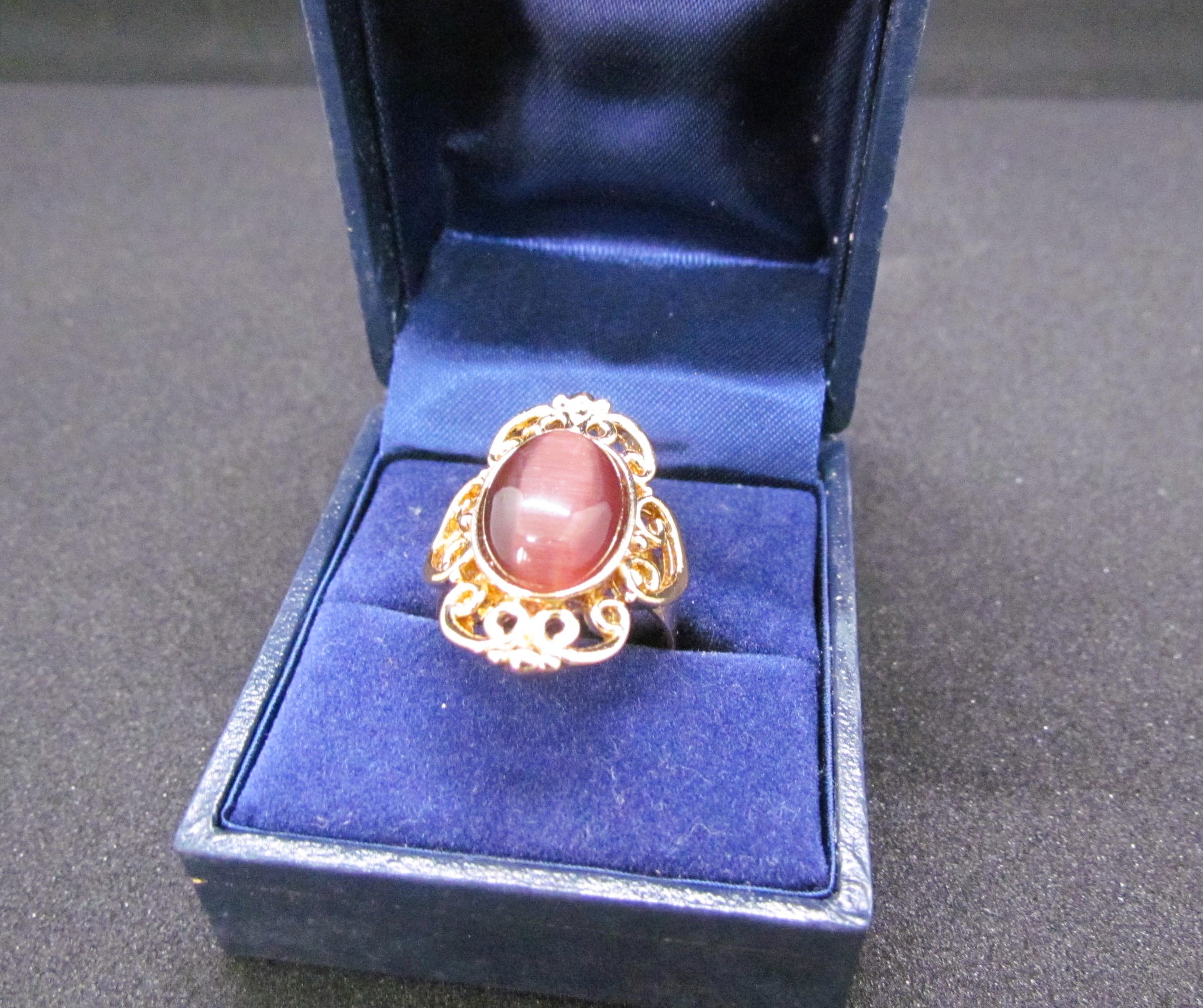 Captivating Violet Cats Eye Ornate Gold Ring