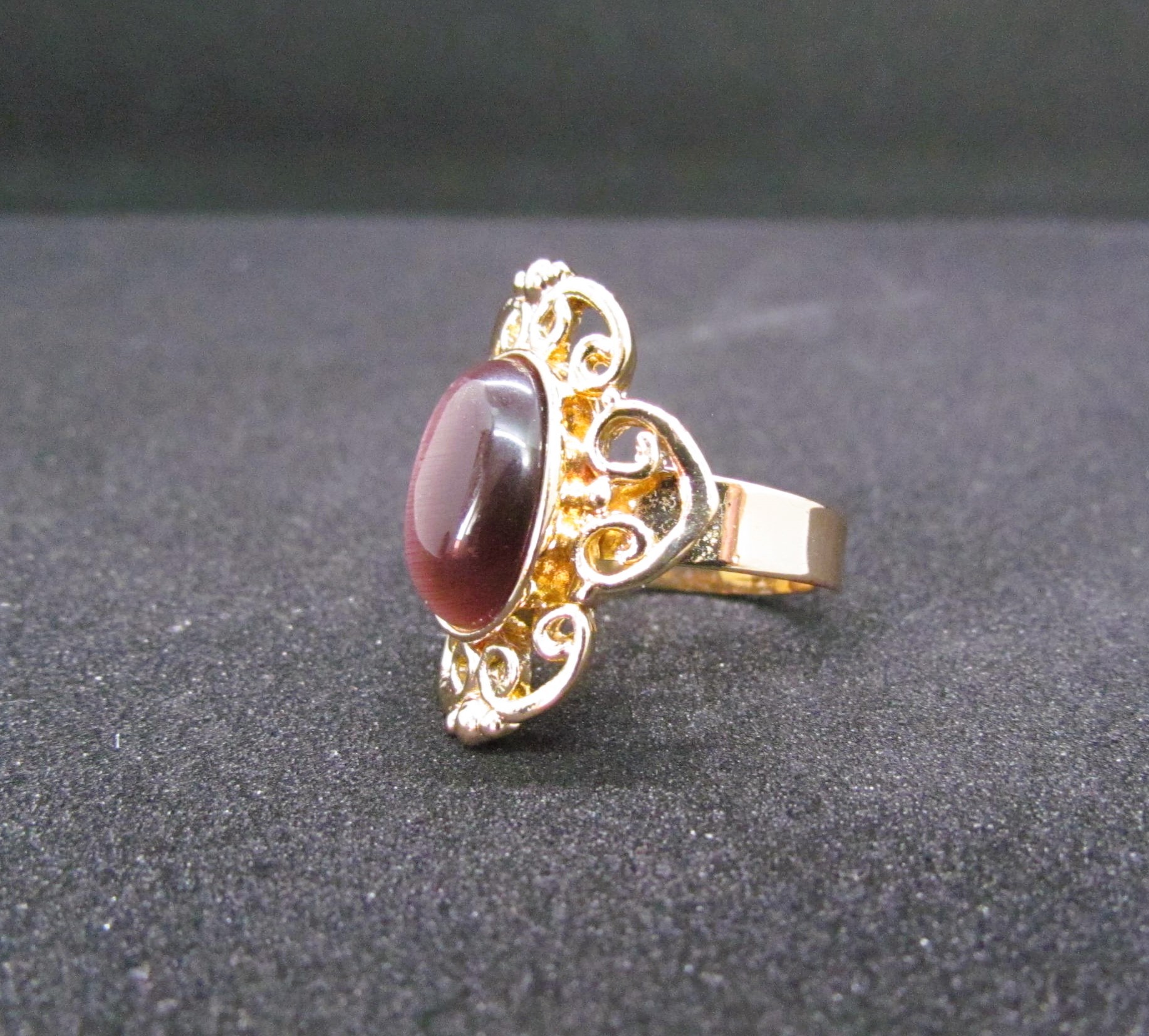 Captivating Violet Cats Eye Ornate Gold Ring