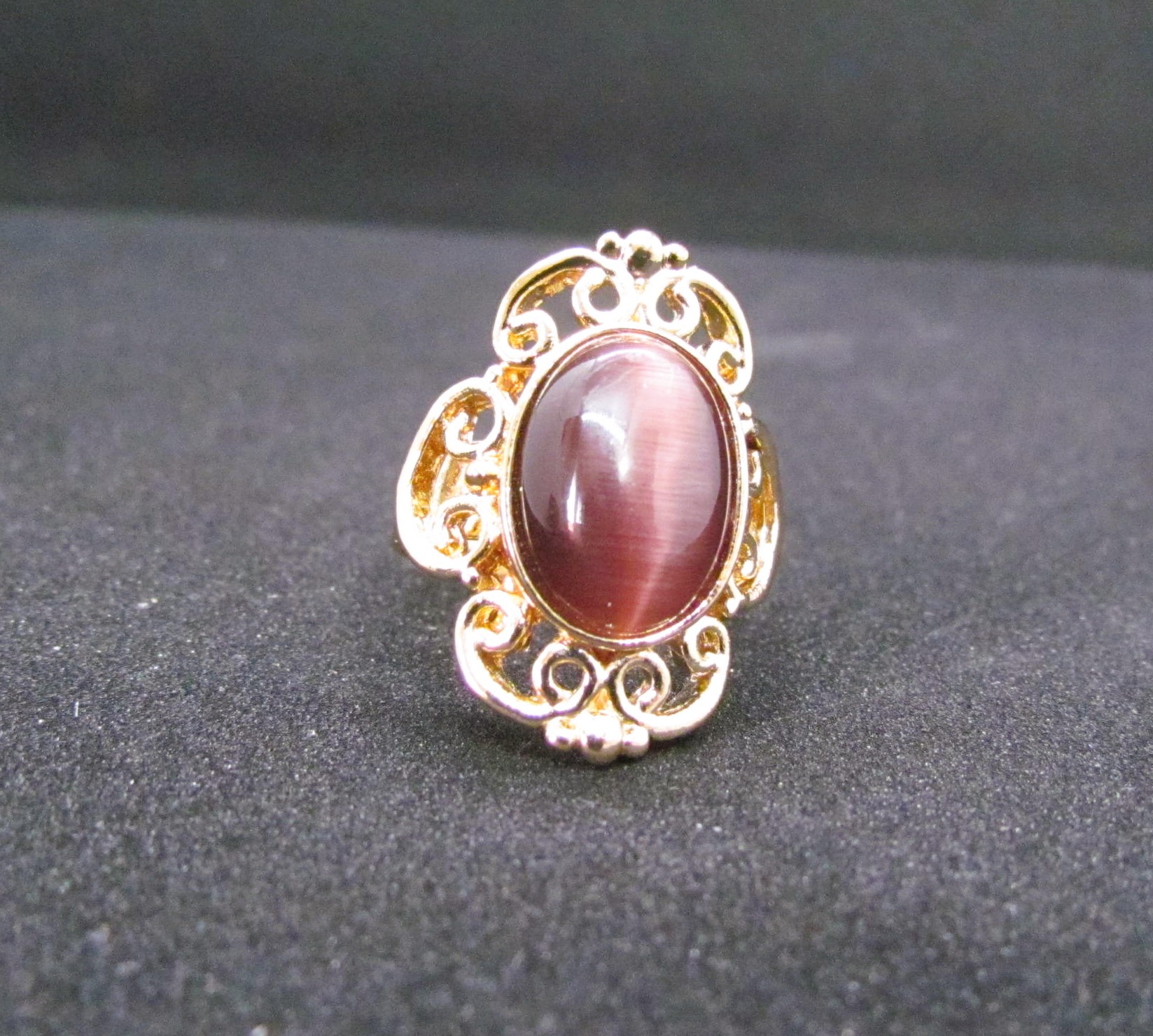 Captivating Violet Cats Eye Ornate Gold Ring