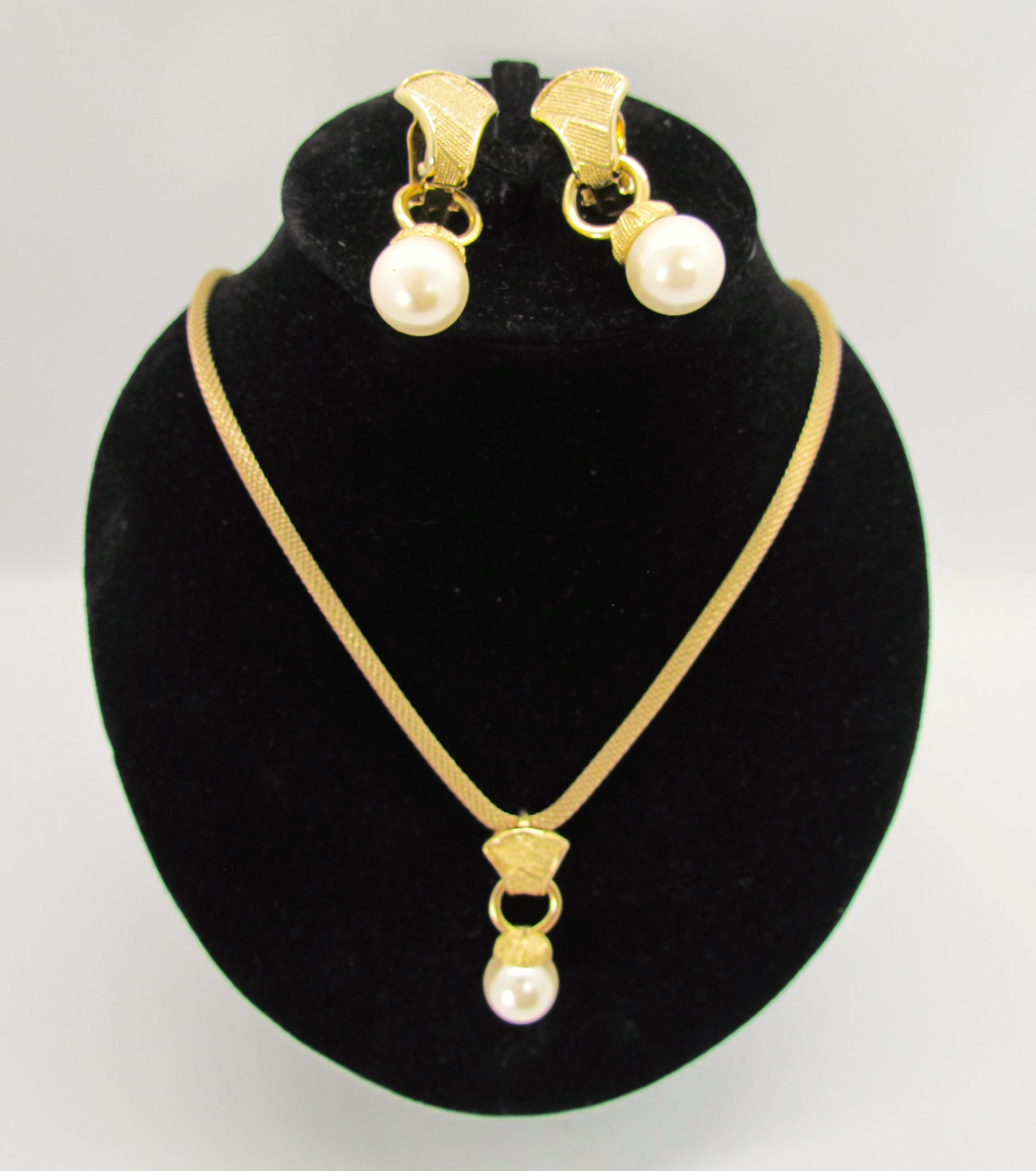 Timeless Appeal 80's Era Gold Mesh Pearl Drop Set.