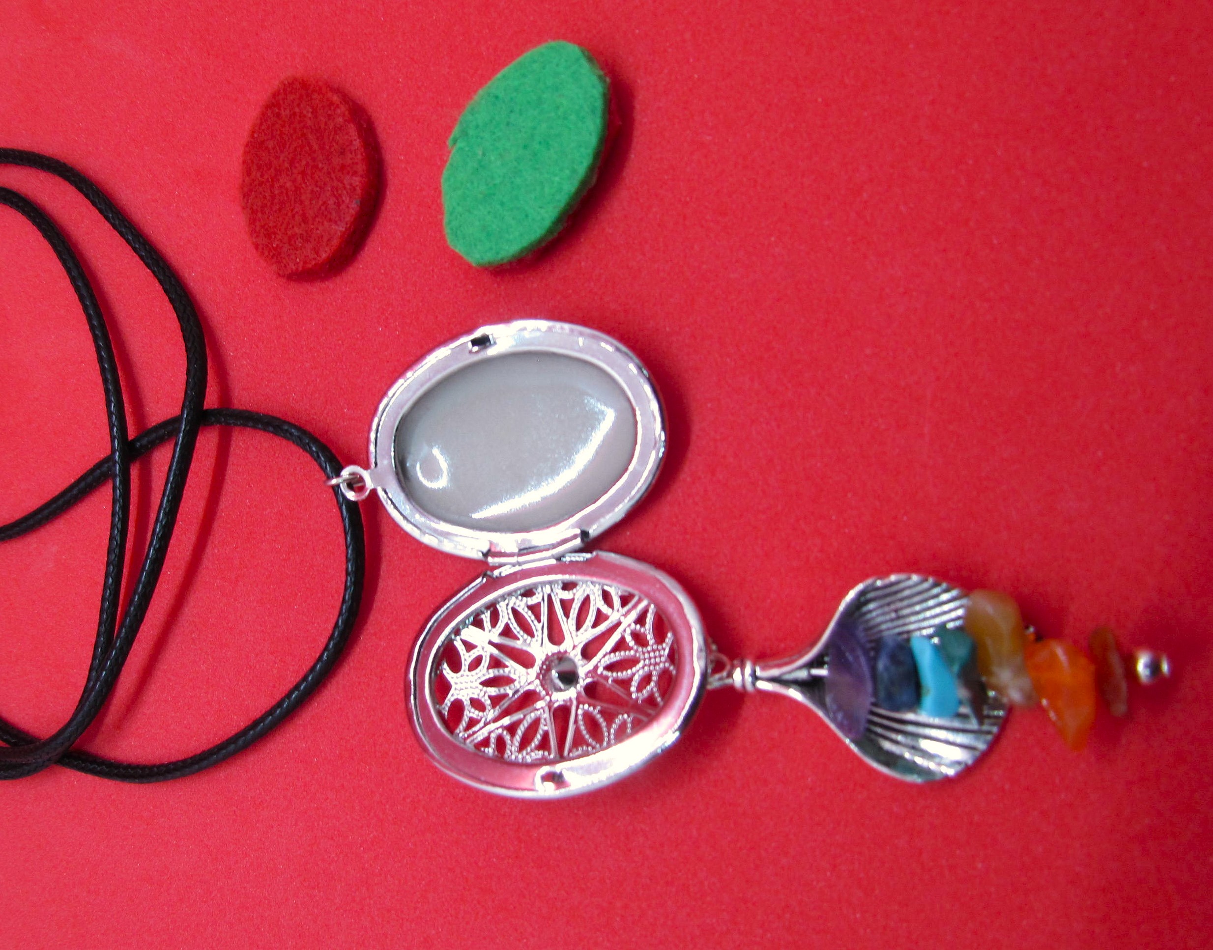 Individual Essence Chakra Aromatherapy Locket Diffuser .