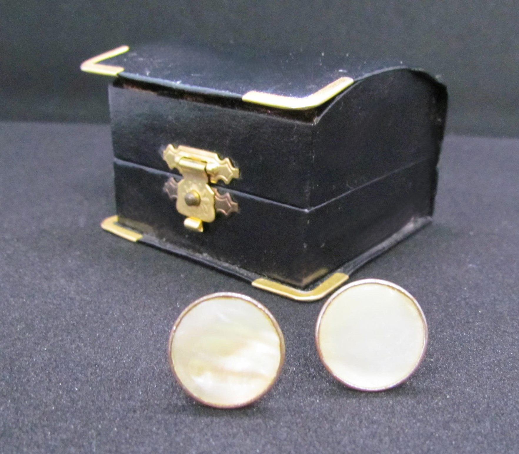 Antique Allure Mother of Pearl Collar Studs.