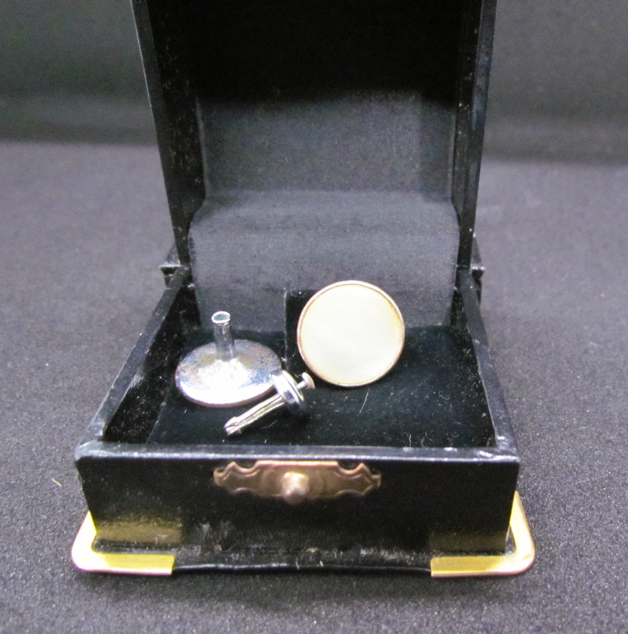 Antique Allure Mother of Pearl Collar Studs.