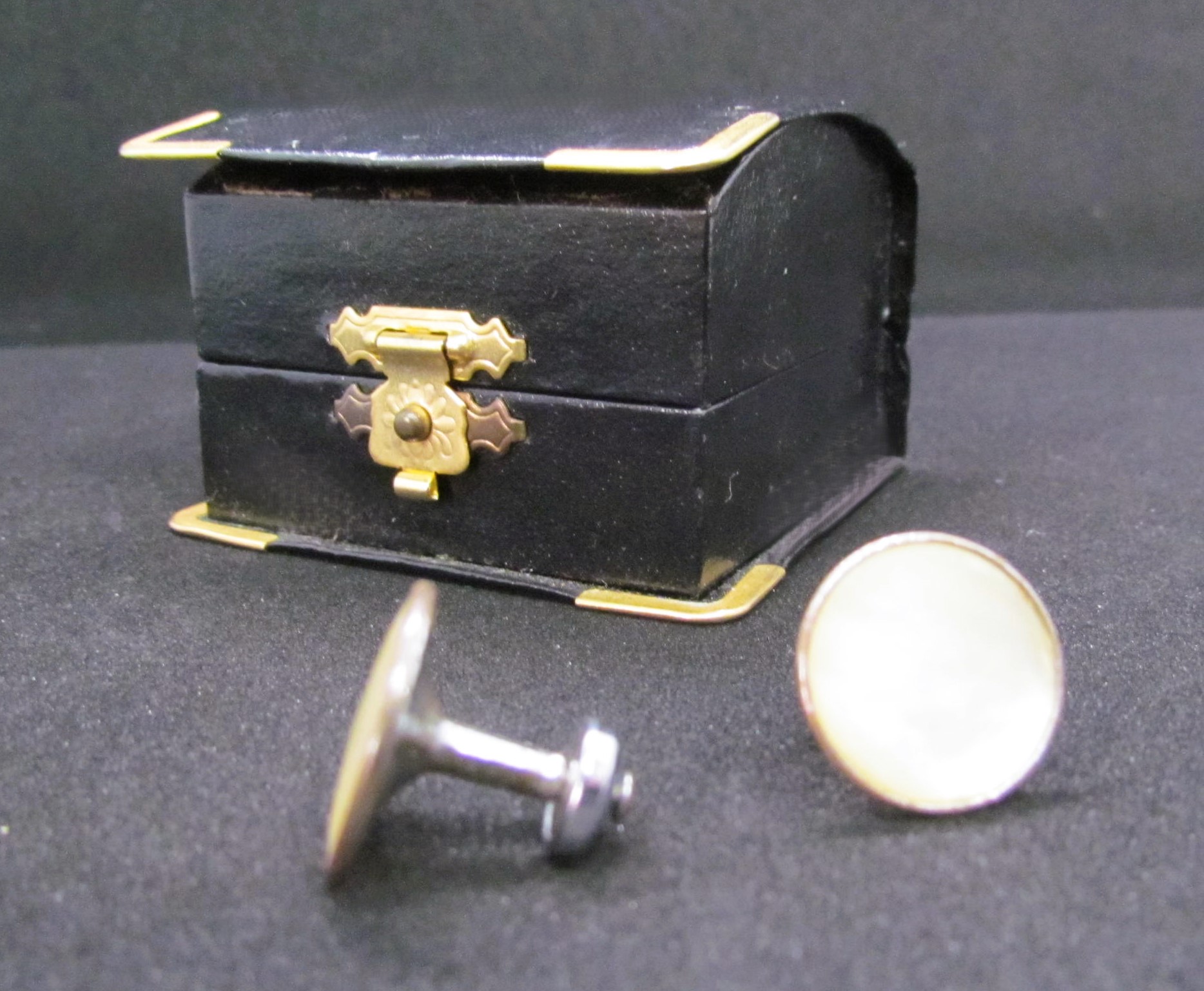 Antique Allure Mother of Pearl Collar Studs.