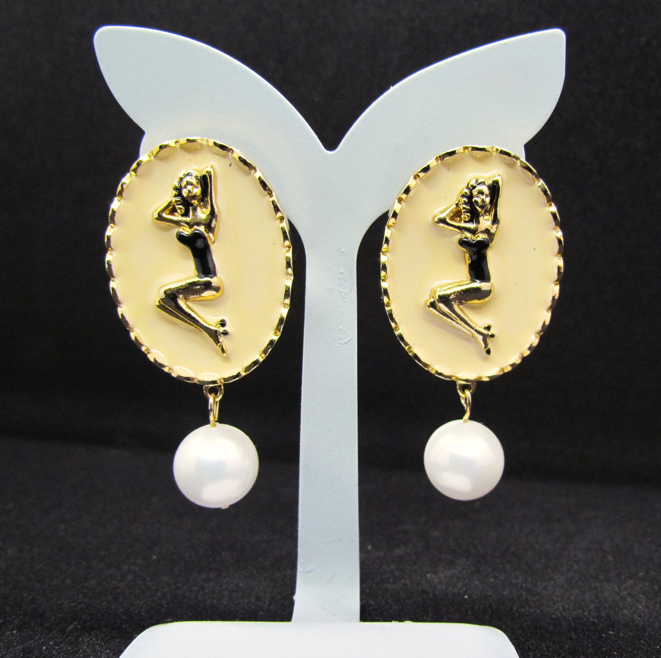 Pin Up Pearl Rockabilly Earrings.