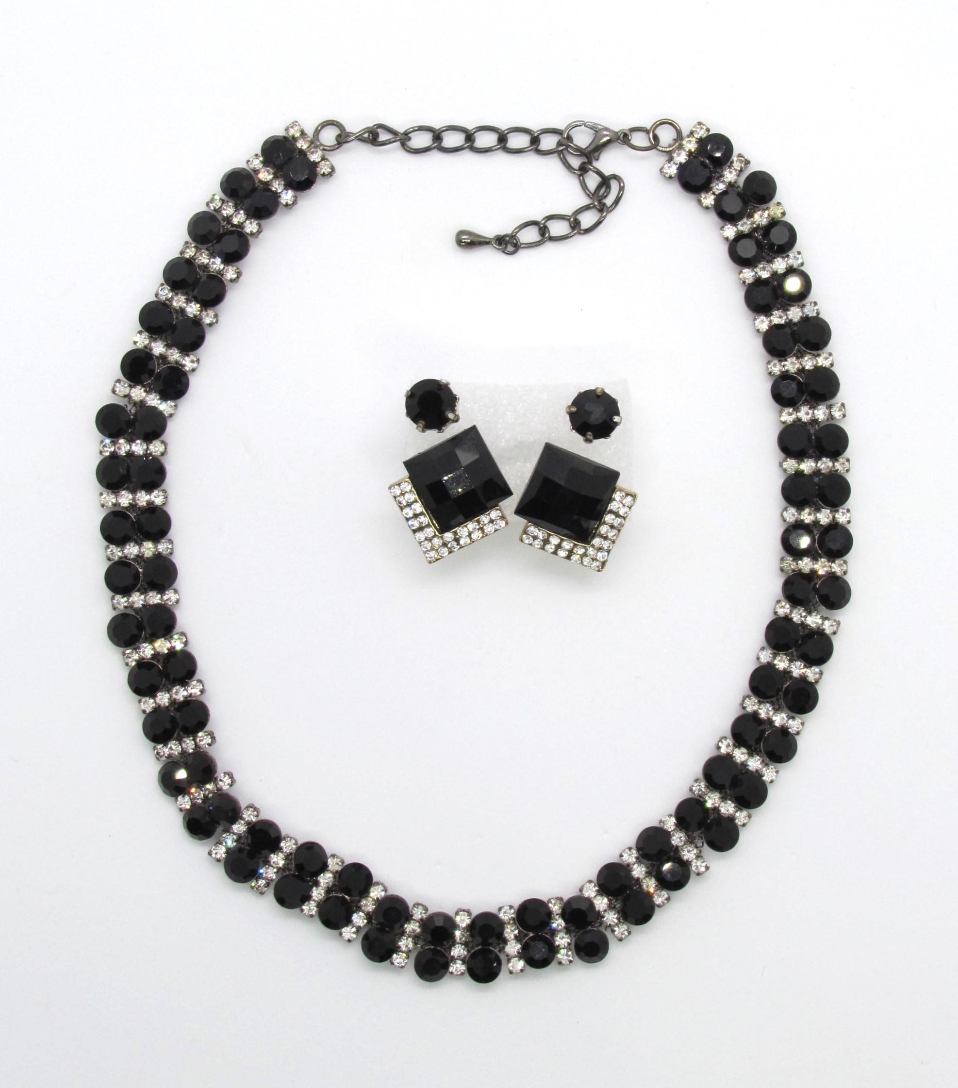 Standout Style Black Facetted Glass and Diamonte Riviere Set. 