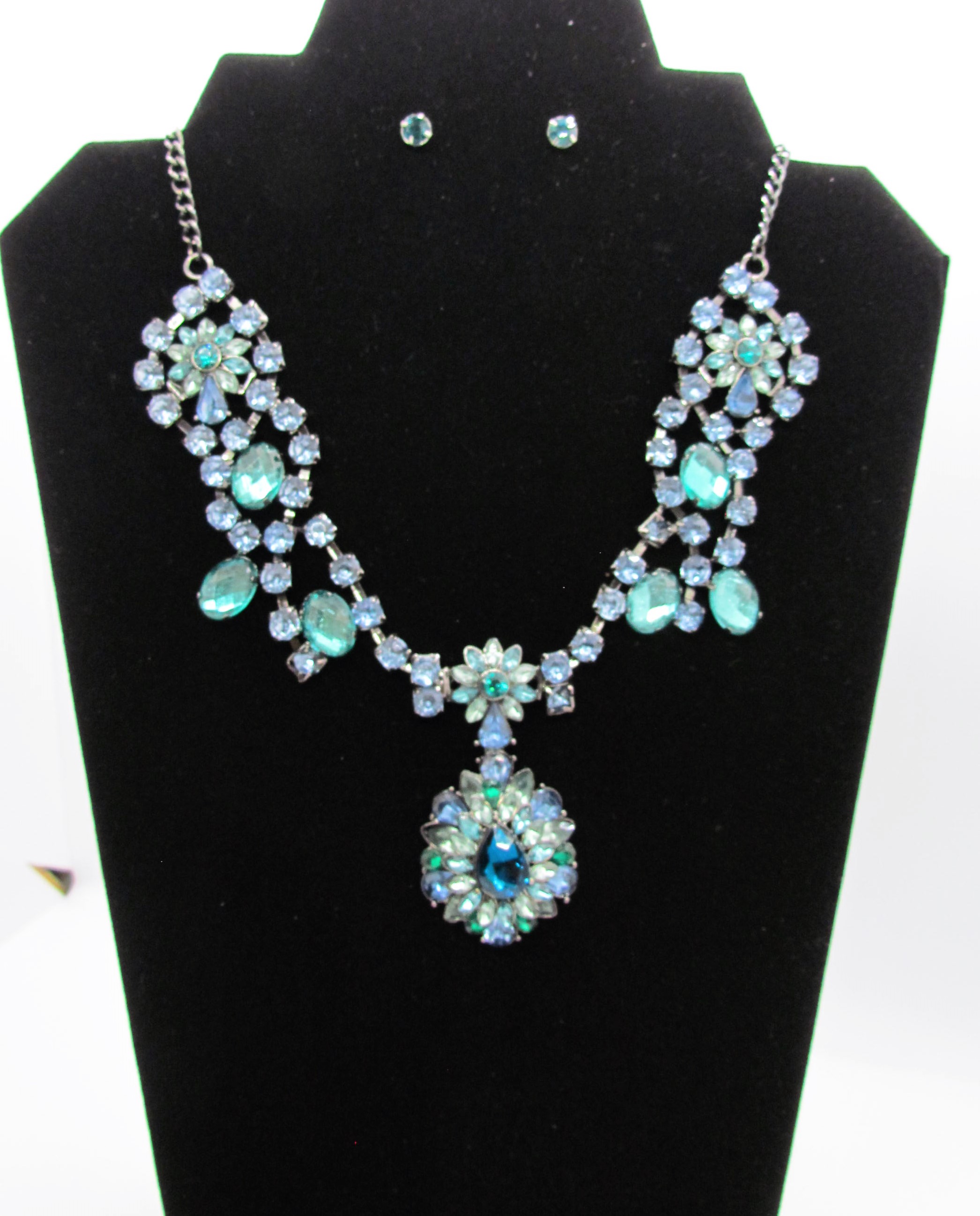 Colours of the Crystal Sea Lavalier Style Statement Set.