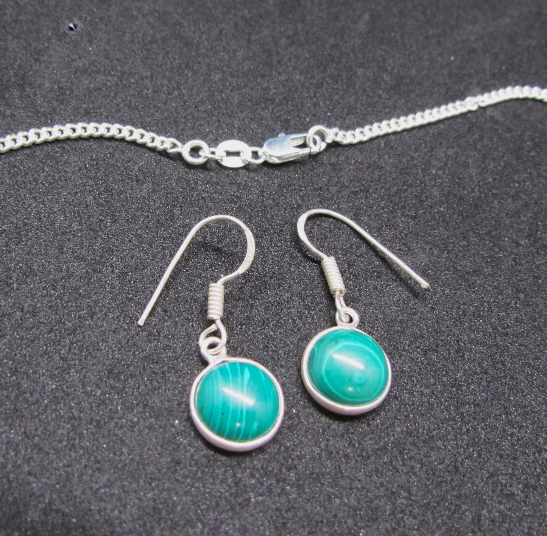 Green Amazonite Cabochon Necklace Set in Sterling Silver.