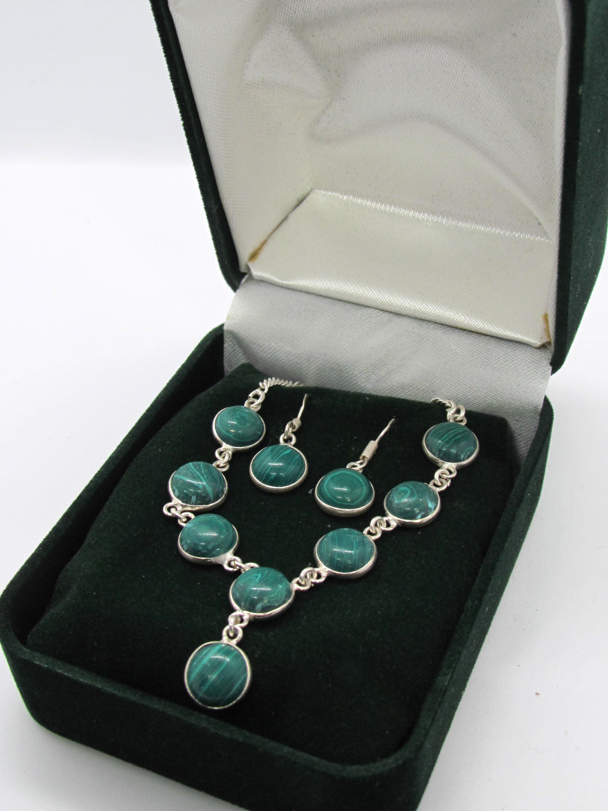 Green Amazonite Cabochon Necklace Set in Sterling Silver.