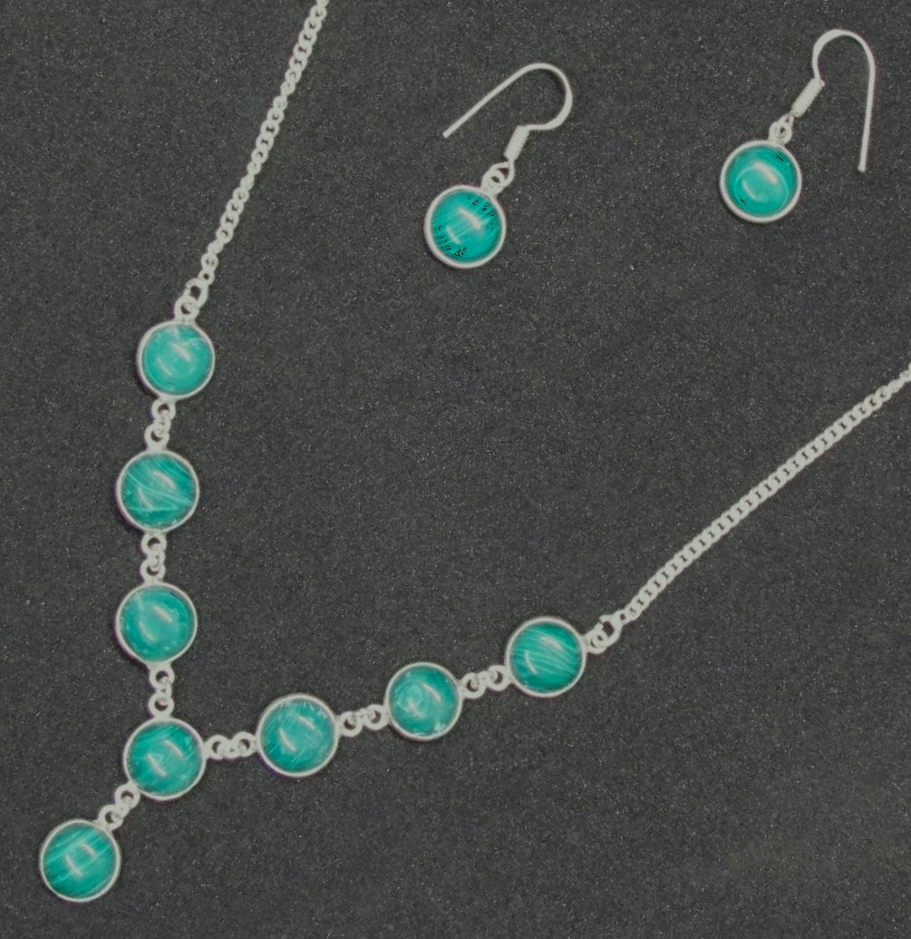 Green Amazonite Cabochon Necklace Set in Sterling Silver.