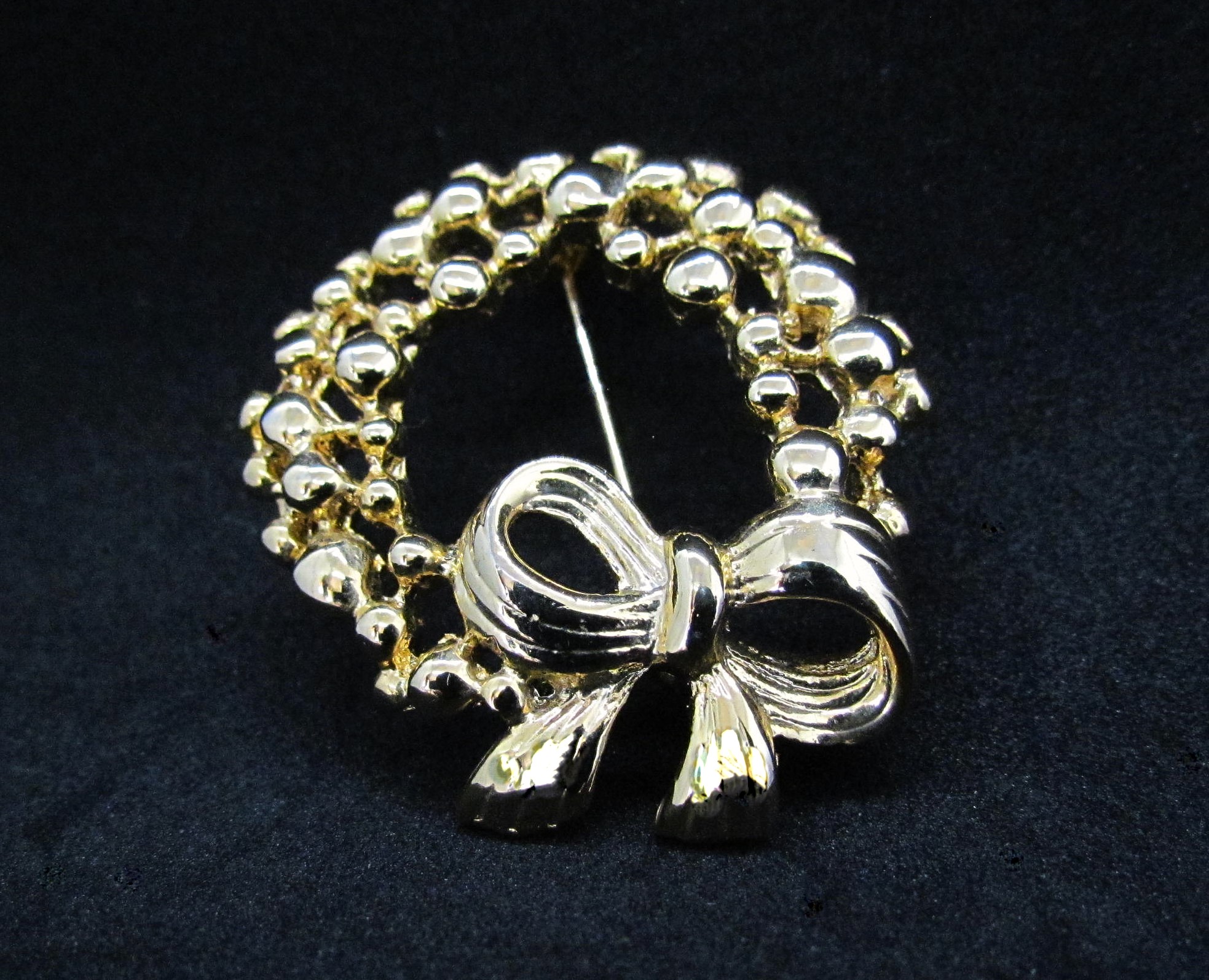 Beautiful Gold Elle Wreath Brooch Christmas Present.