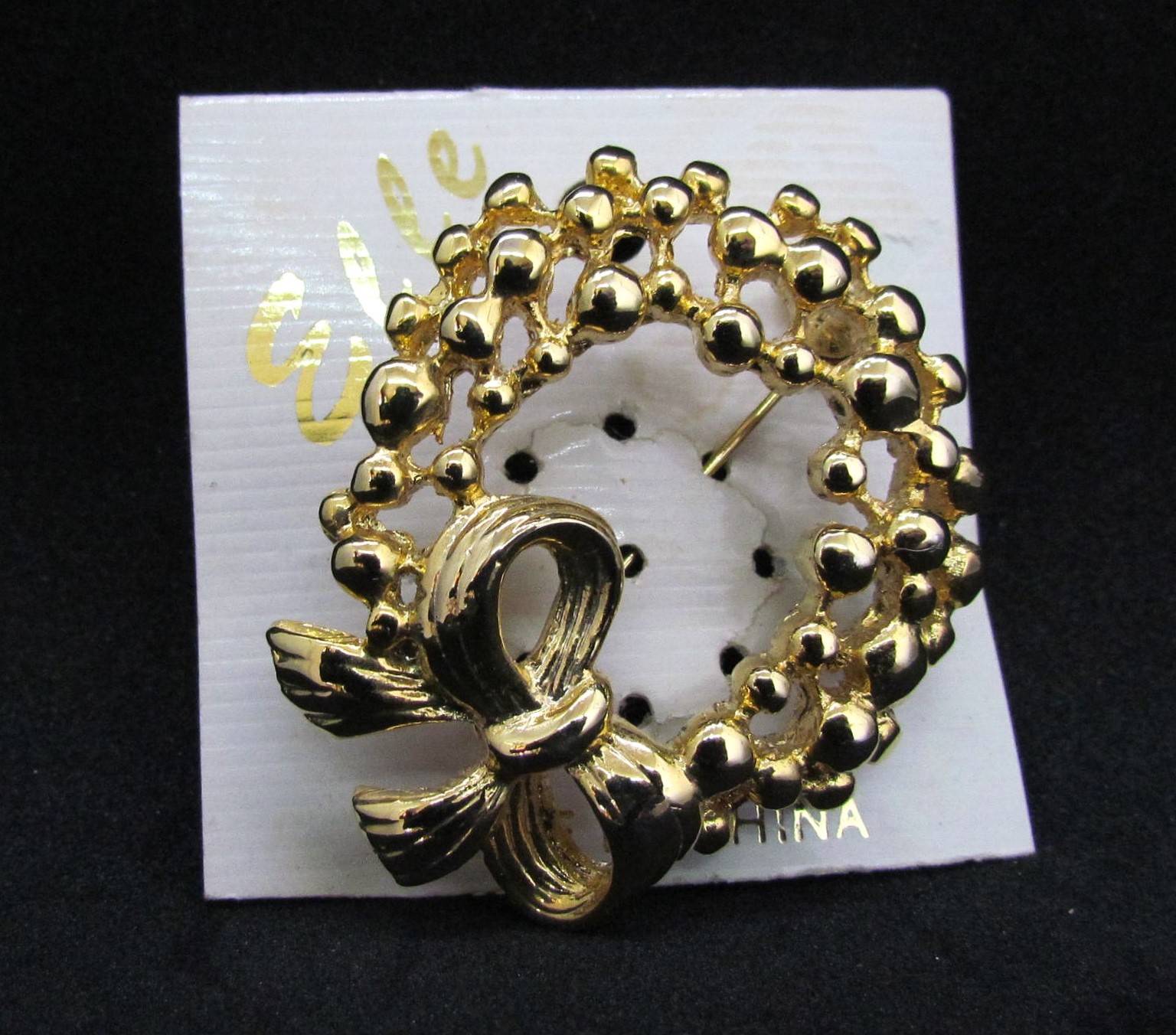 Beautiful Gold Elle Wreath Brooch Christmas Present.