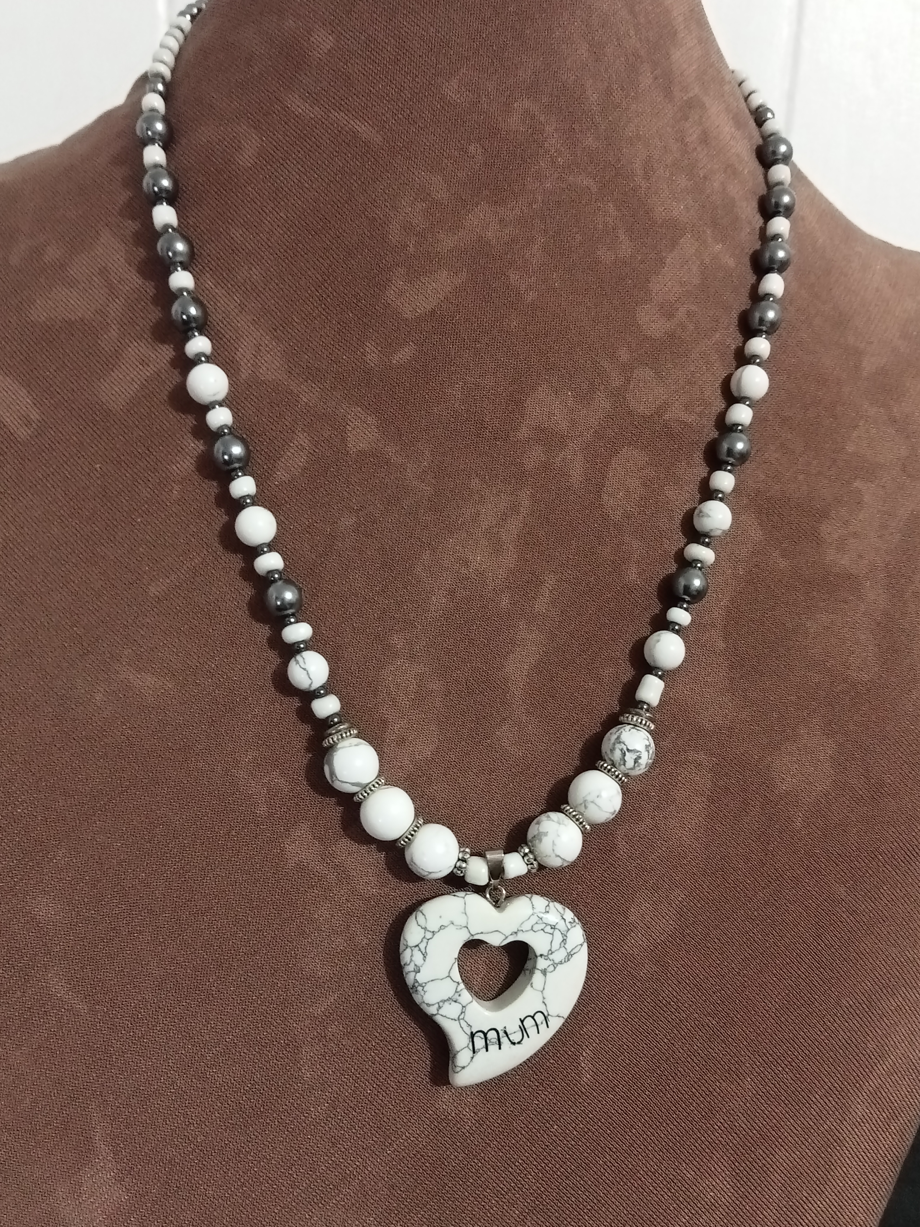 Elegant Natural Howlite Mum Two-in-one Set. 