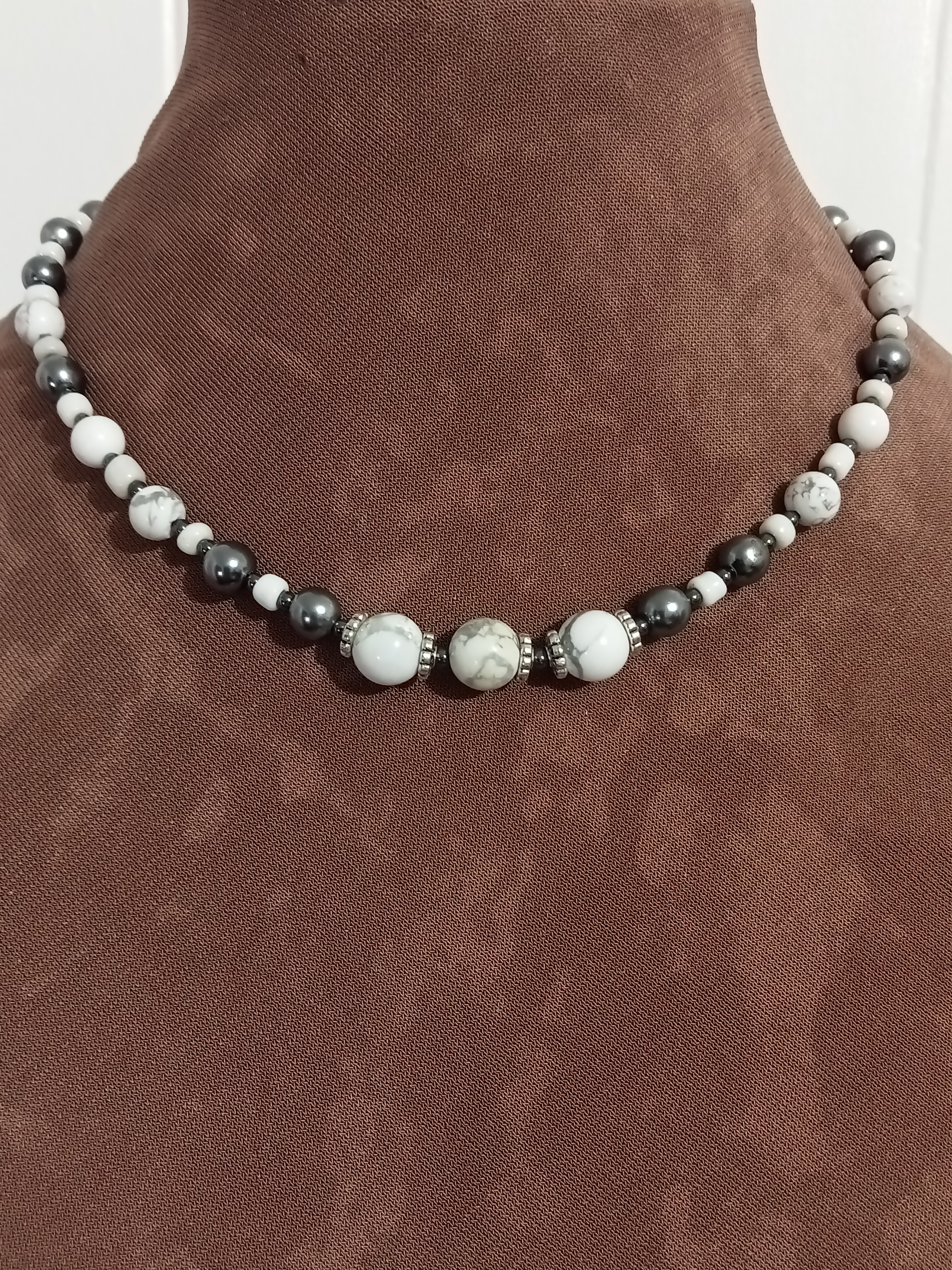 Elegant Natural Howlite Mum Two-in-one Set. 