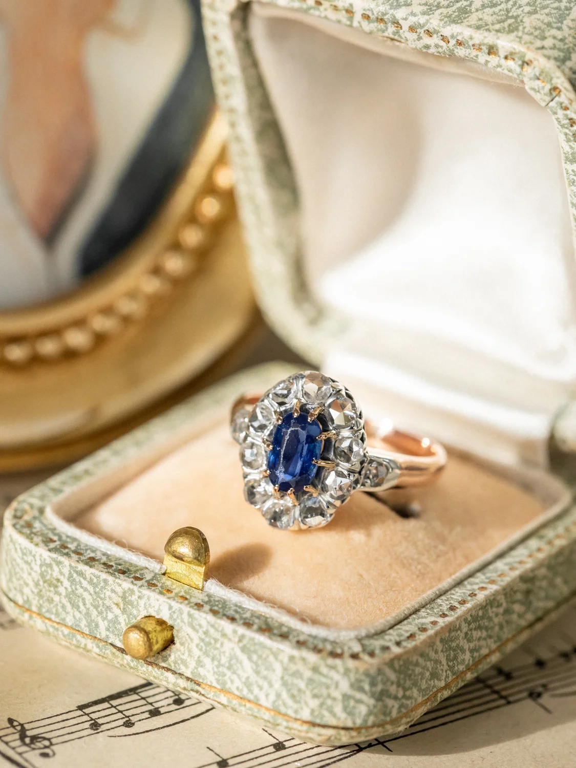 LA ROSALIE, adorable et délicate bague Pompadour Belle Epoque (circa 1880) en or rose 18 carats et platine, saphir et diamants 💫