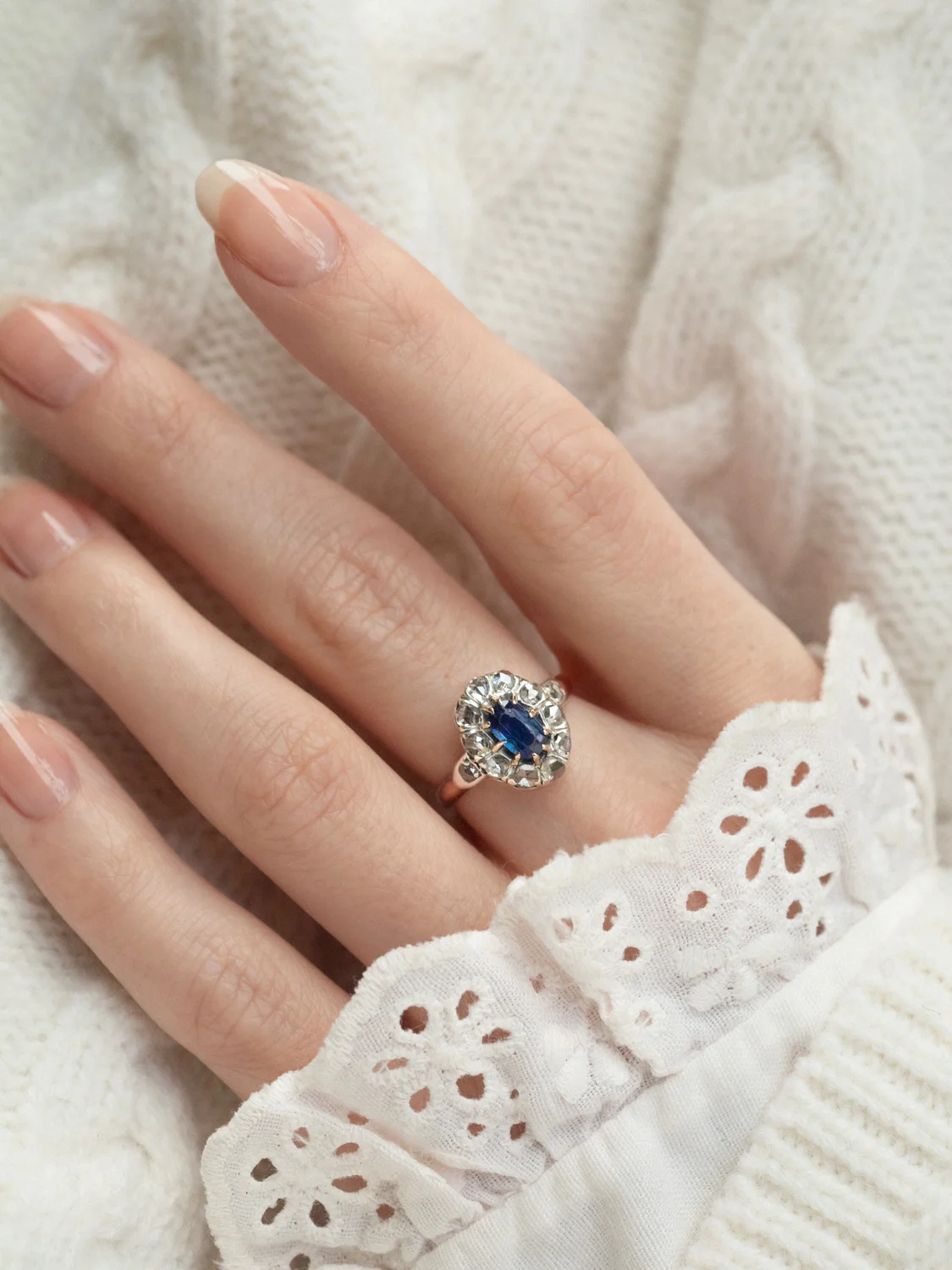 LA ROSALIE, adorable et délicate bague Pompadour Belle Epoque (circa 1880) en or rose 18 carats et platine, saphir et diamants 💫