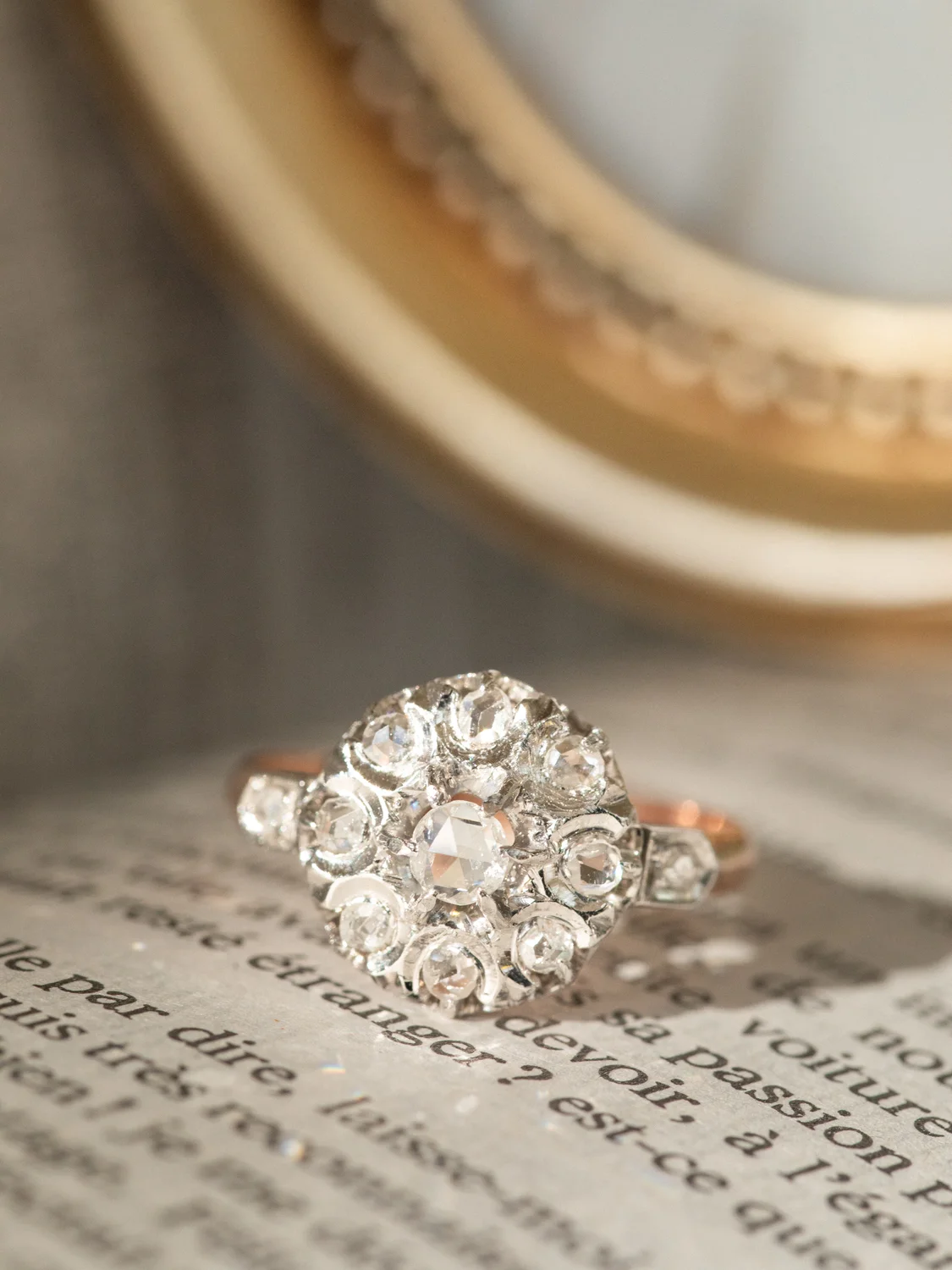 LA LUMEN, lumineuse et délicate bague Belle Epoque (circa 1880) en or rose 18 carats, platine et fleur de diamants ✨