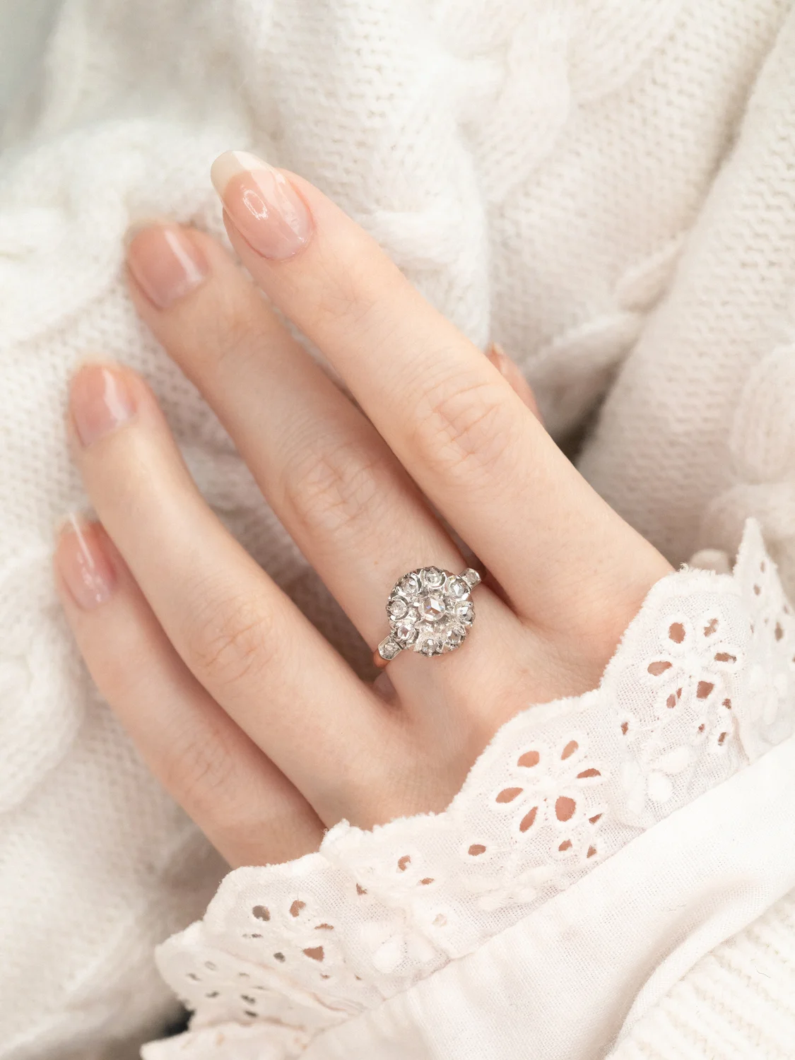 LA LUMEN, lumineuse et délicate bague Belle Epoque (circa 1880) en or rose 18 carats, platine et fleur de diamants ✨