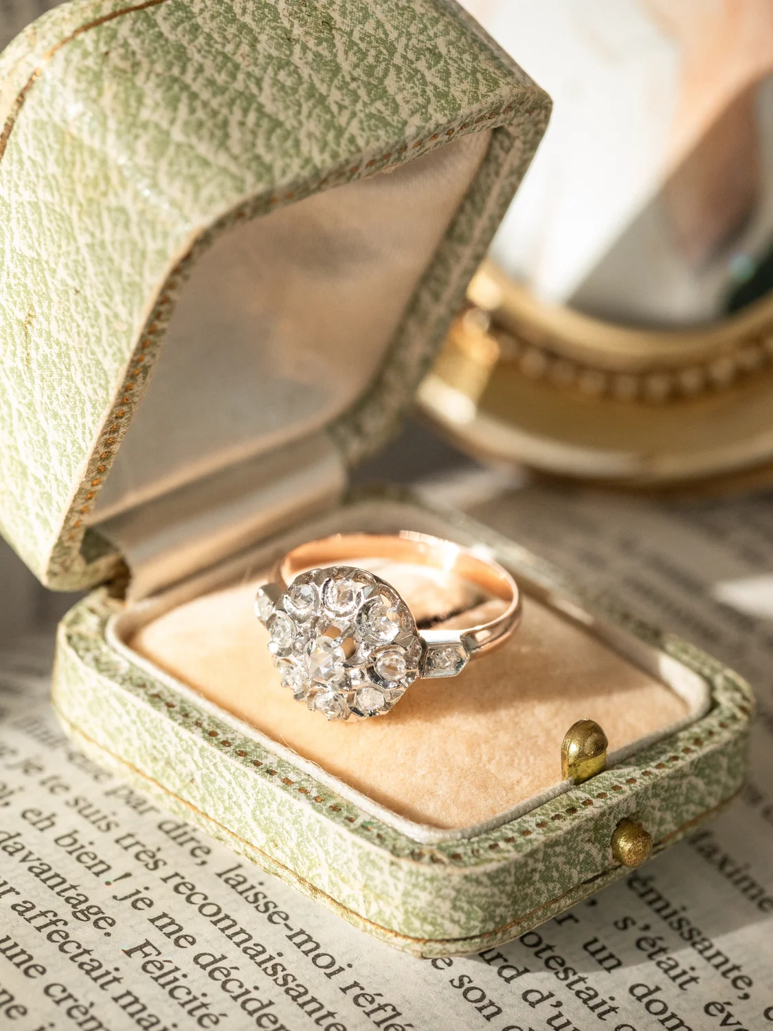 LA LUMEN, lumineuse et délicate bague Belle Epoque (circa 1880) en or rose 18 carats, platine et fleur de diamants ✨