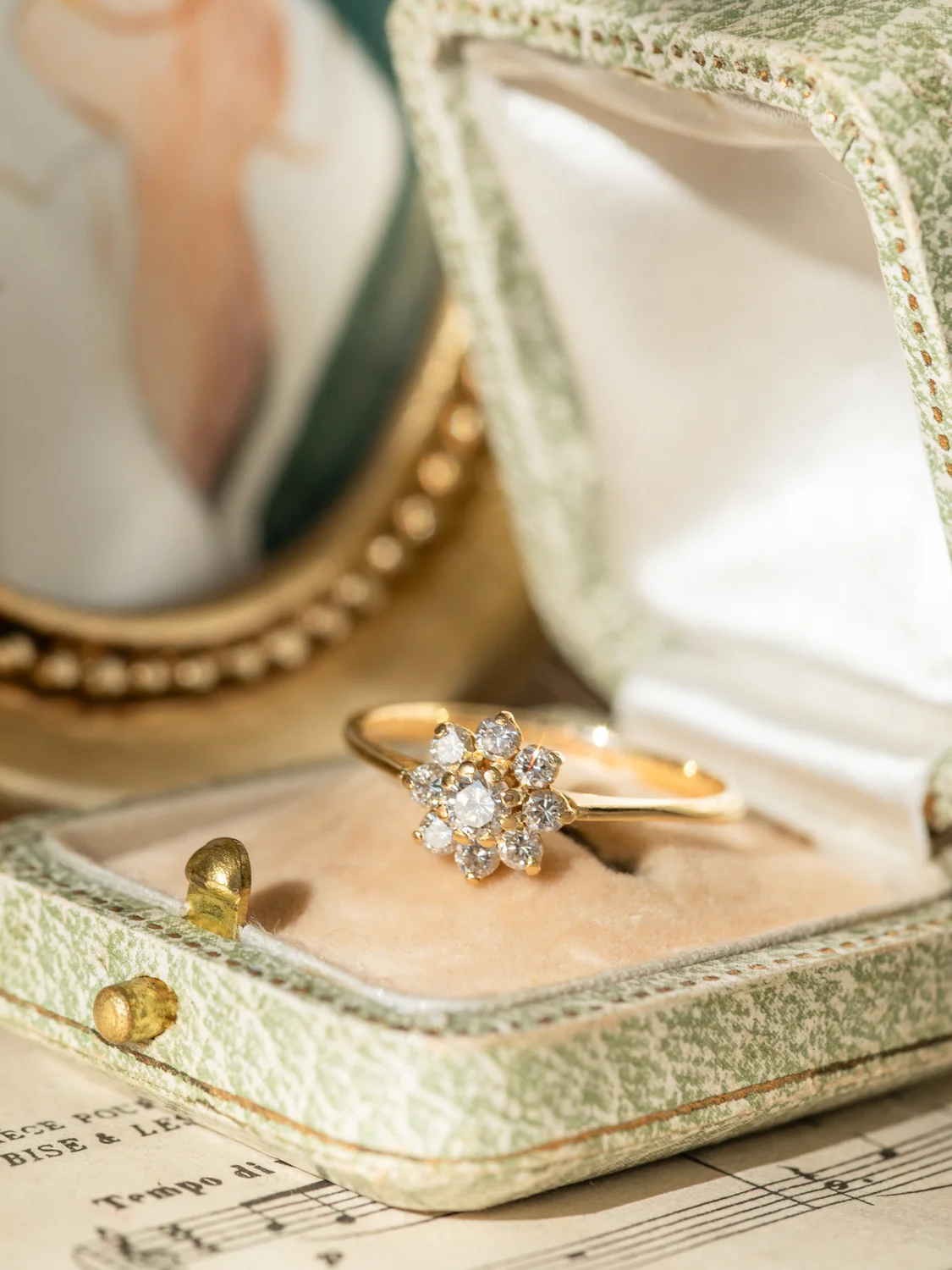 LA ISALINE, adorable bague Marguerite vintage en or 18 carats et diamants scintillants ✨