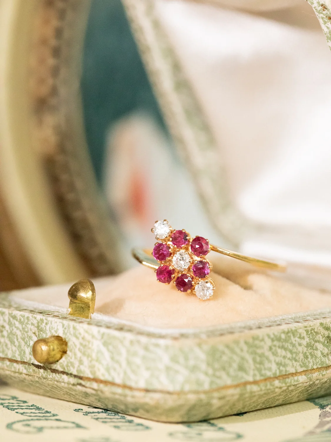 LA MARISA, adorable et délicate bague Marguerite rubis & diamants 💫